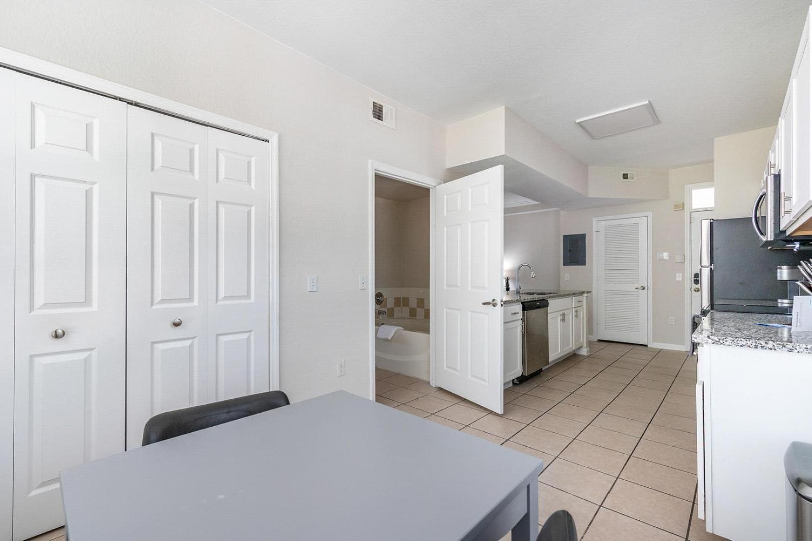 Landing Stunning 1BD Gym Pool