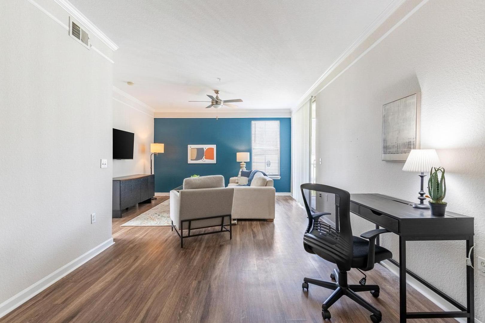 Landing Stunning 1BD Gym Pool