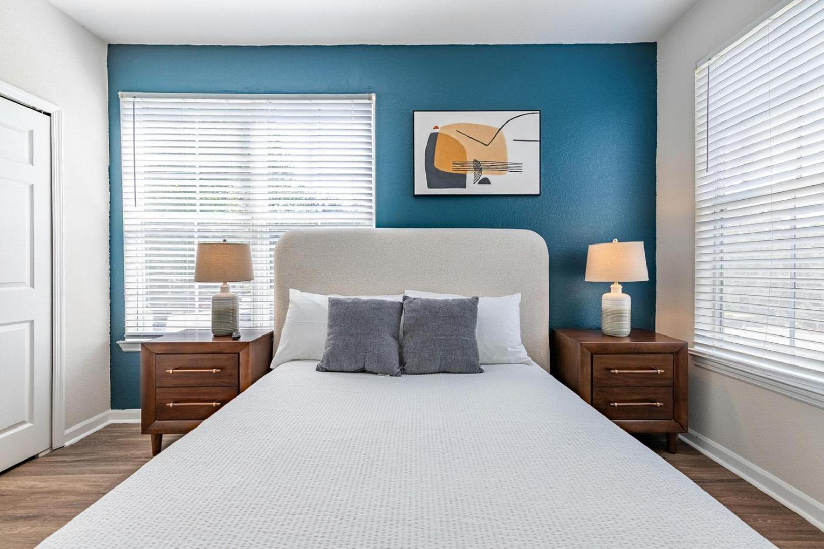 Landing Stunning 1BD Gym Pool