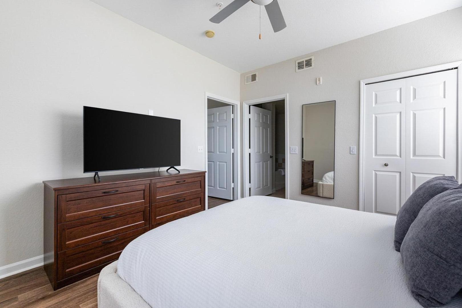 Landing Stunning 1BD Gym Pool