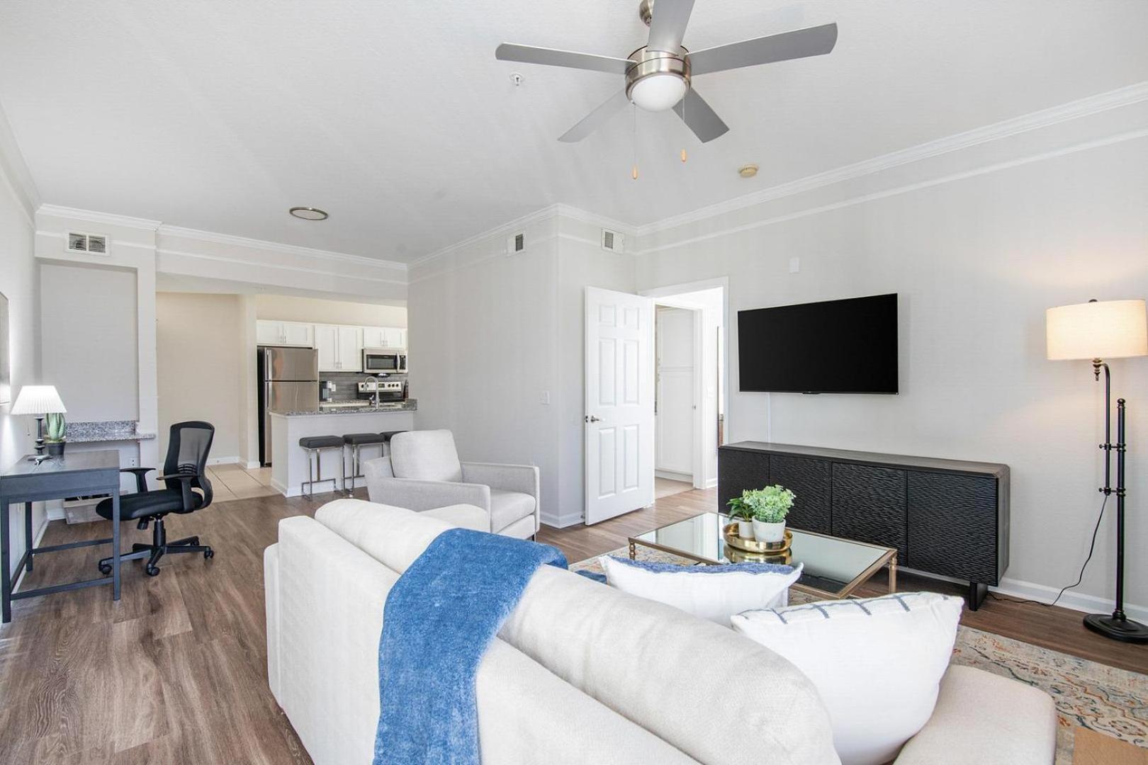 Landing Stunning 1BD Gym Pool