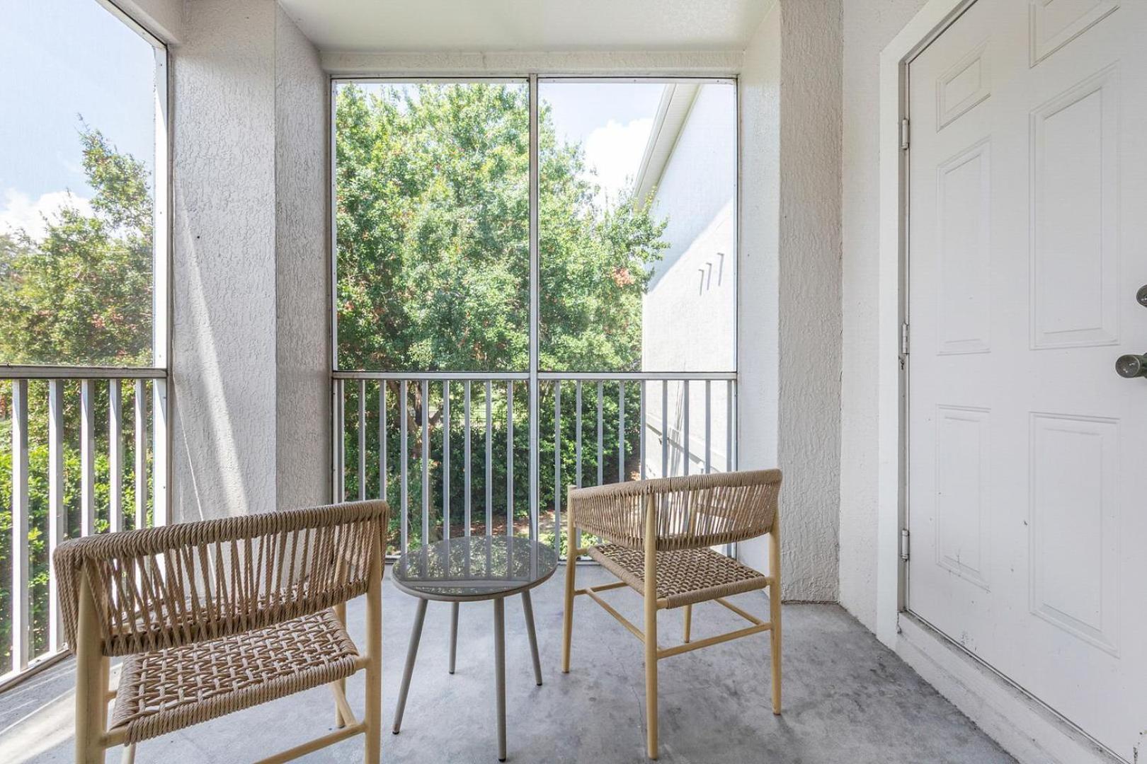 Landing Stunning 1BD Gym Pool