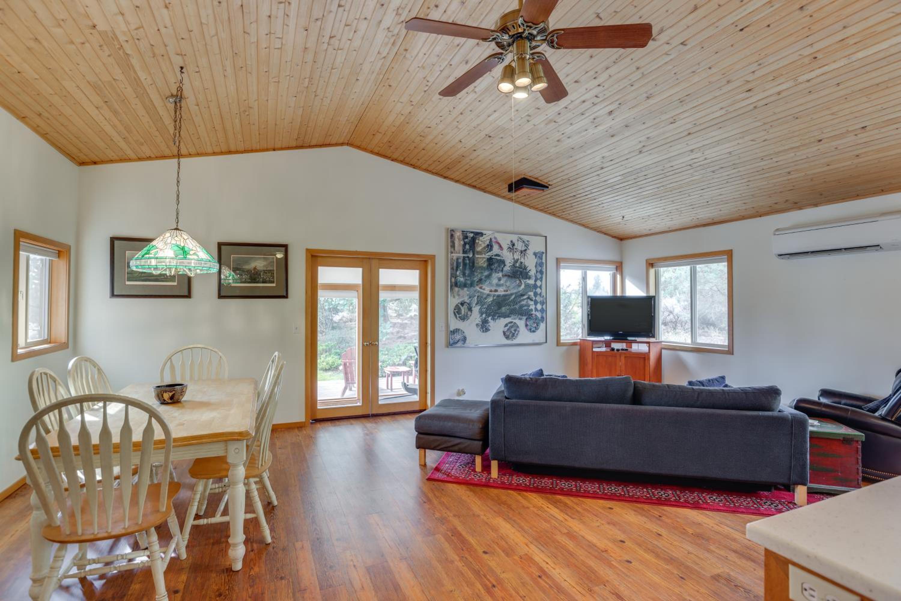 Next to 600 Acres of Public Land! Bend Ranch Home