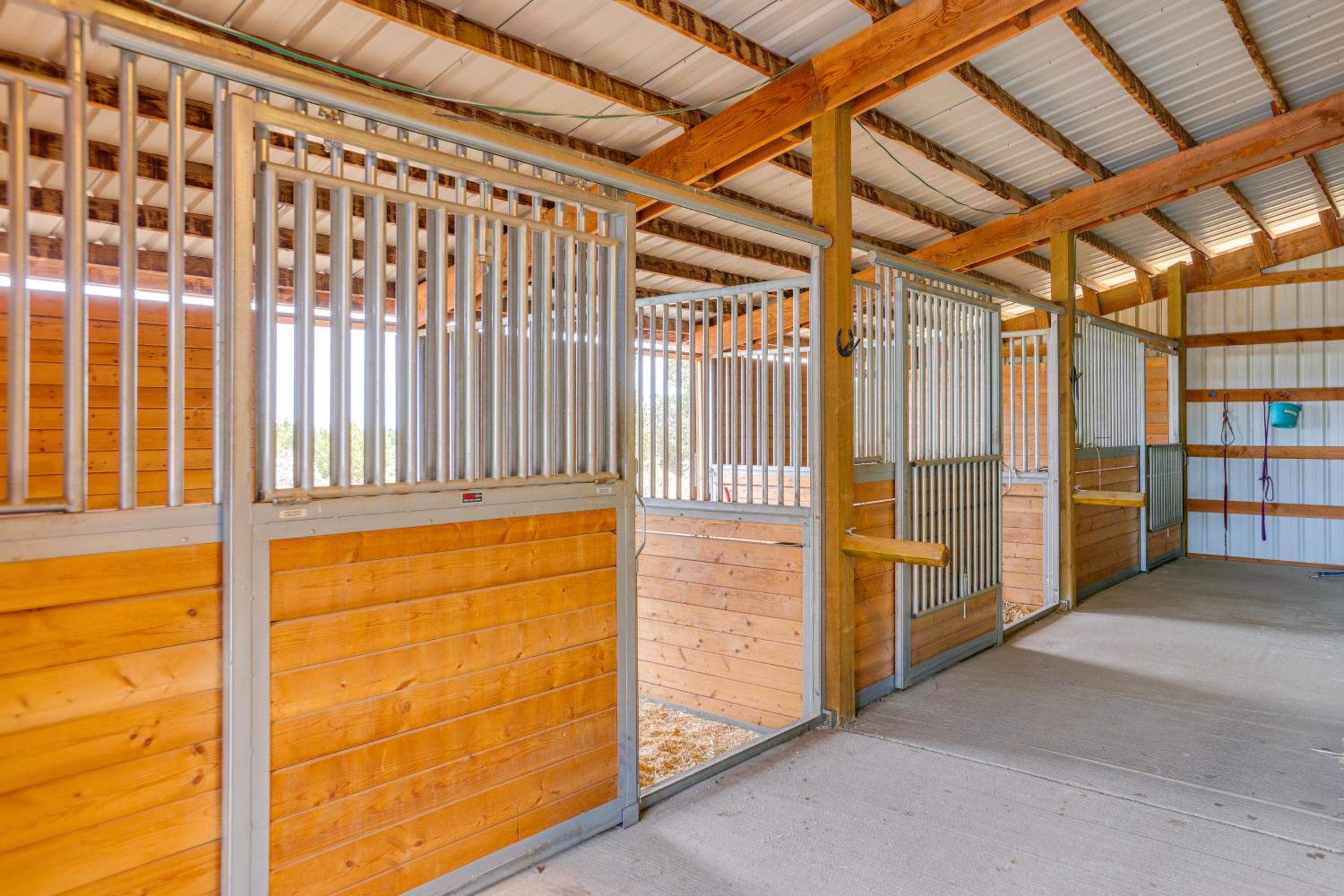 Next to 600 Acres of Public Land! Bend Ranch Home