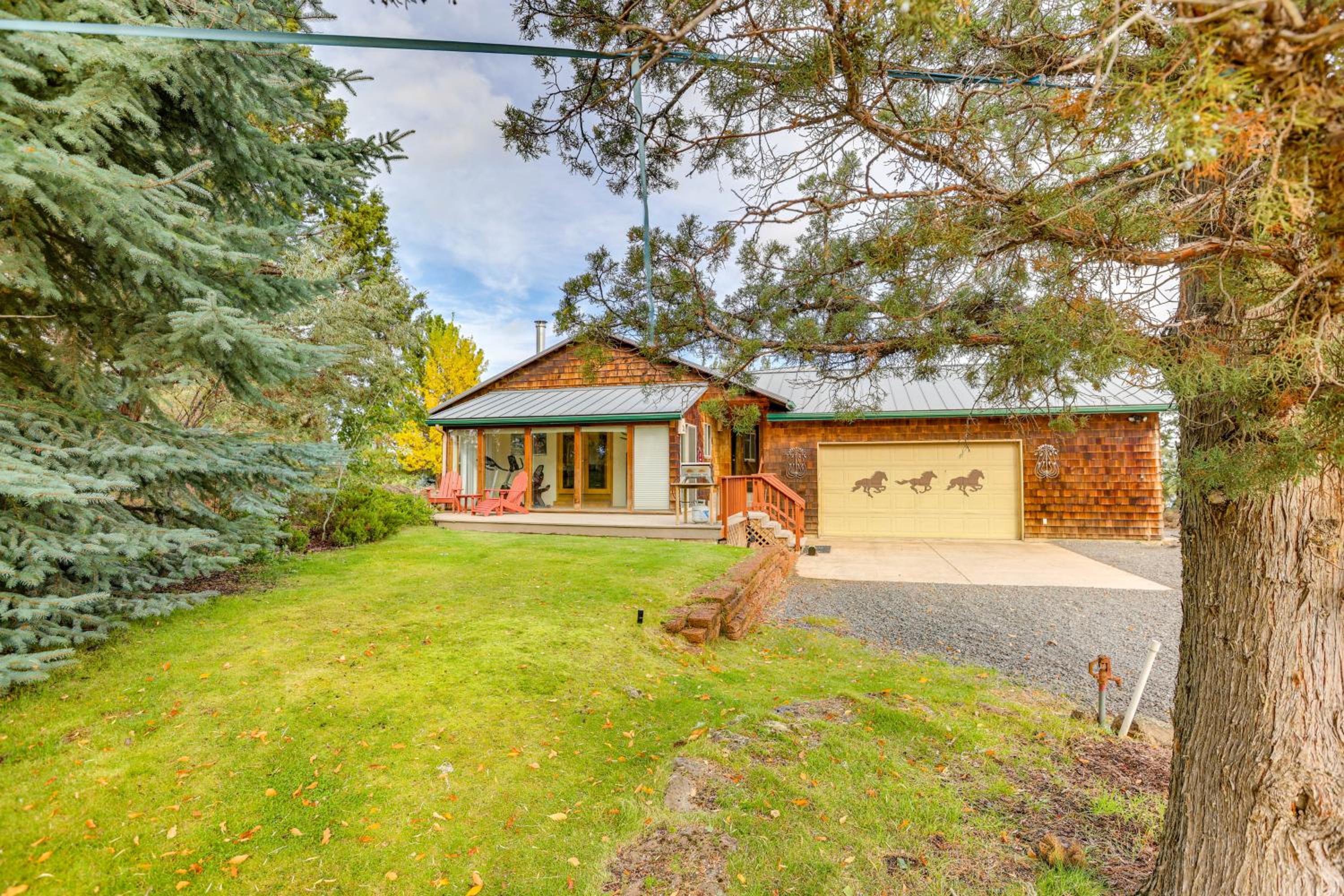 Next to 600 Acres of Public Land! Bend Ranch Home