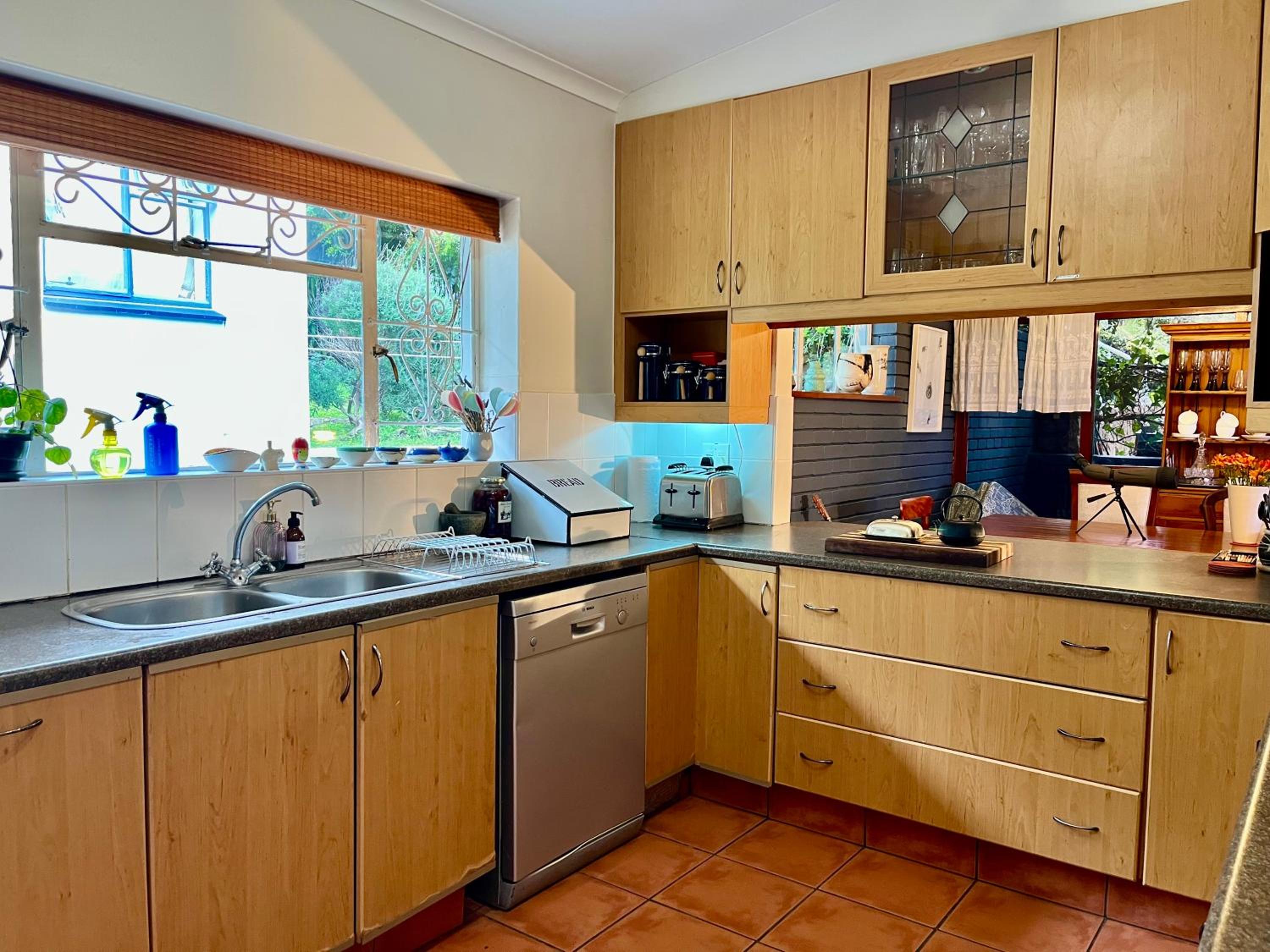 Camps Bay Family home with Sea View and Big Garden, Pets Welcome