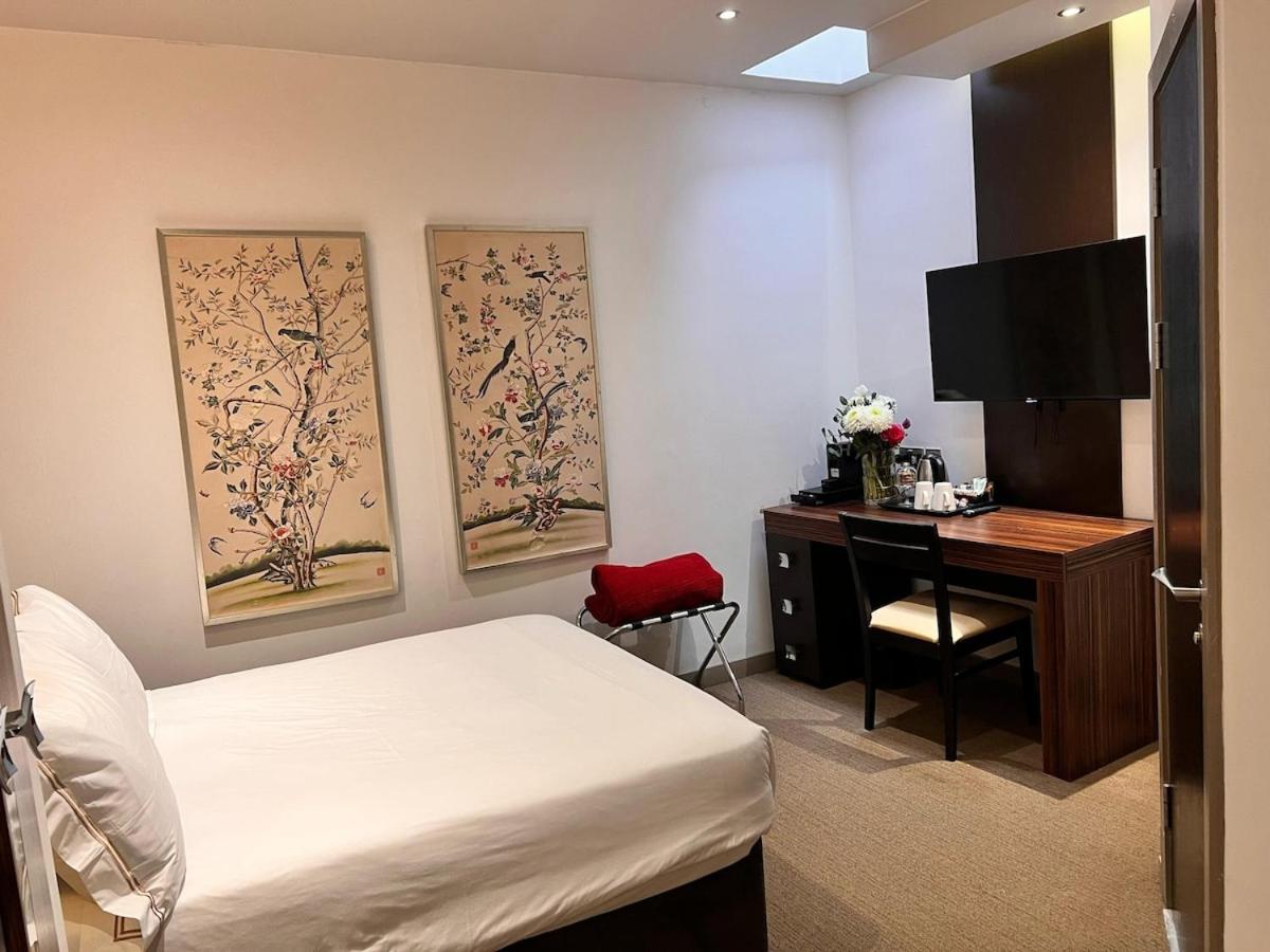 Central Boutique Room 105