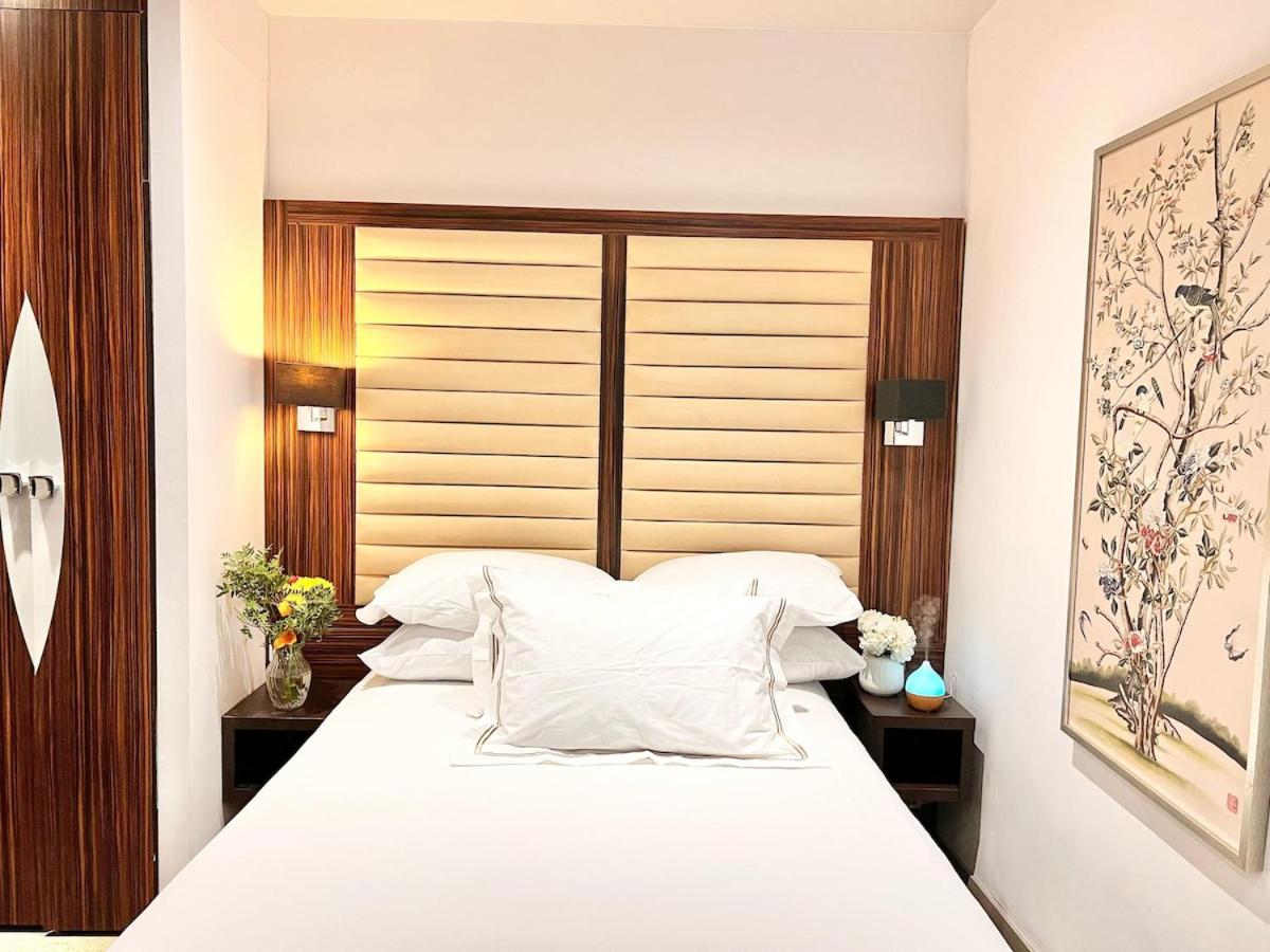 Central Boutique Room 105