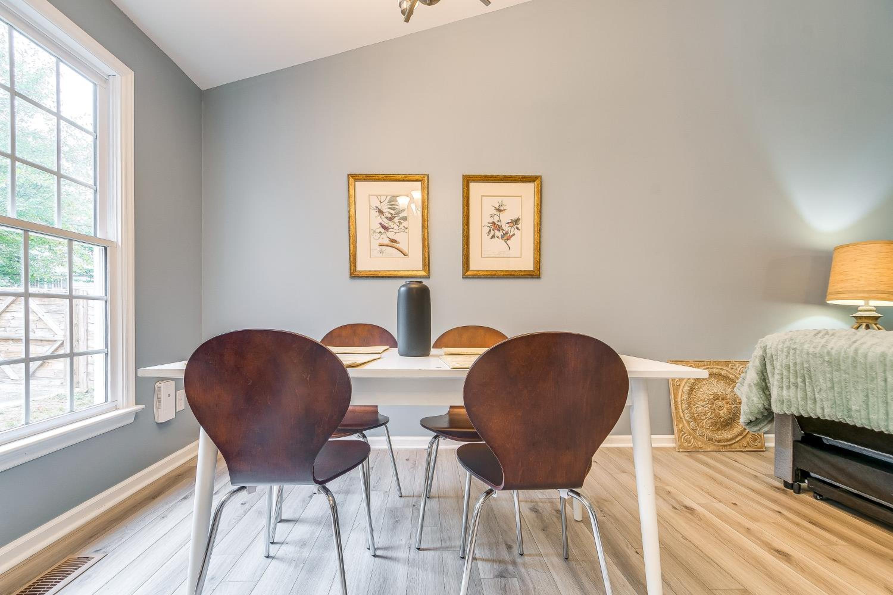 Home with Pet-Friendly Yard, 1 Mi to Dtwn Raleigh!