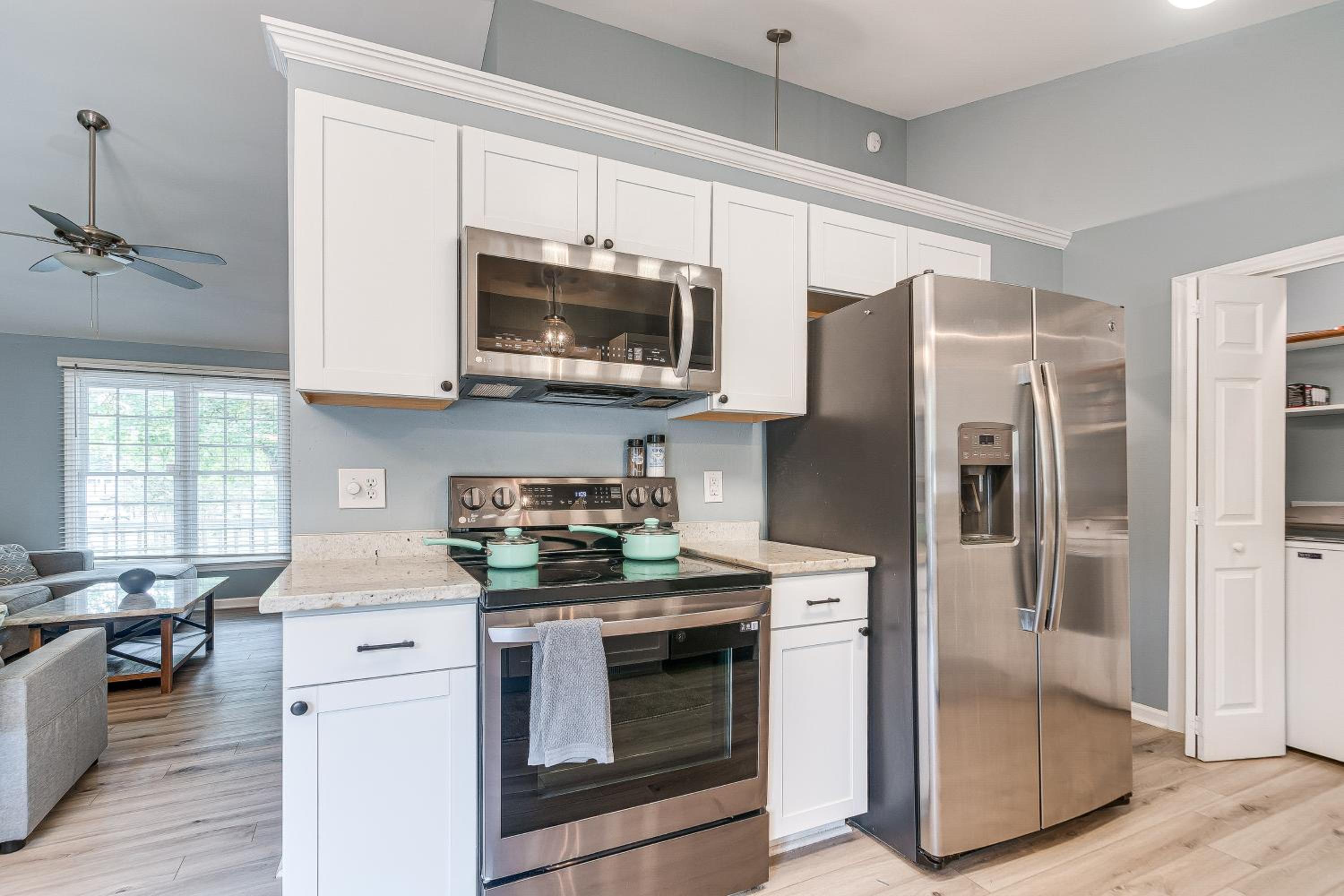 Home with Pet-Friendly Yard, 1 Mi to Dtwn Raleigh!