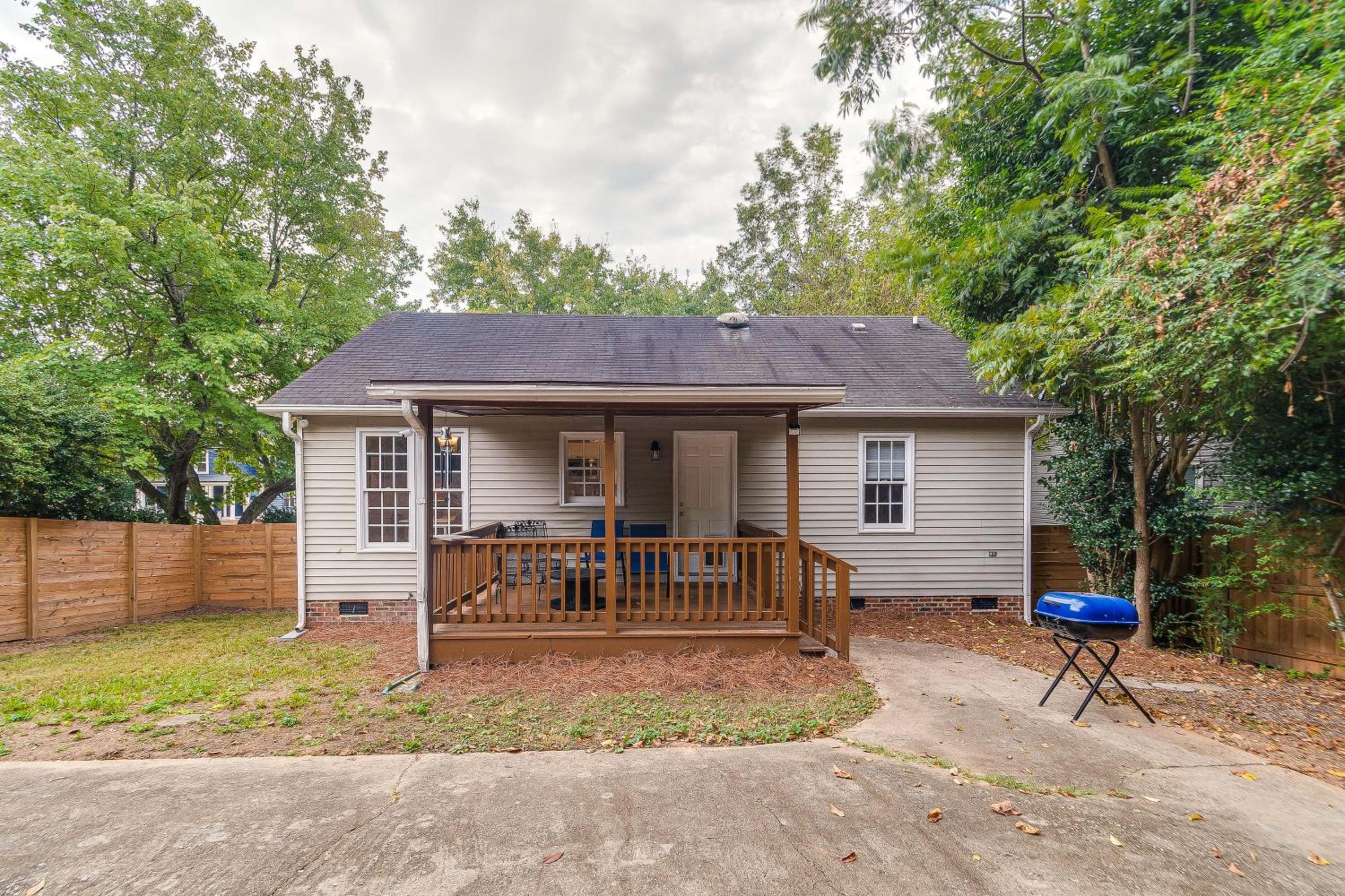 Home with Pet-Friendly Yard, 1 Mi to Dtwn Raleigh!