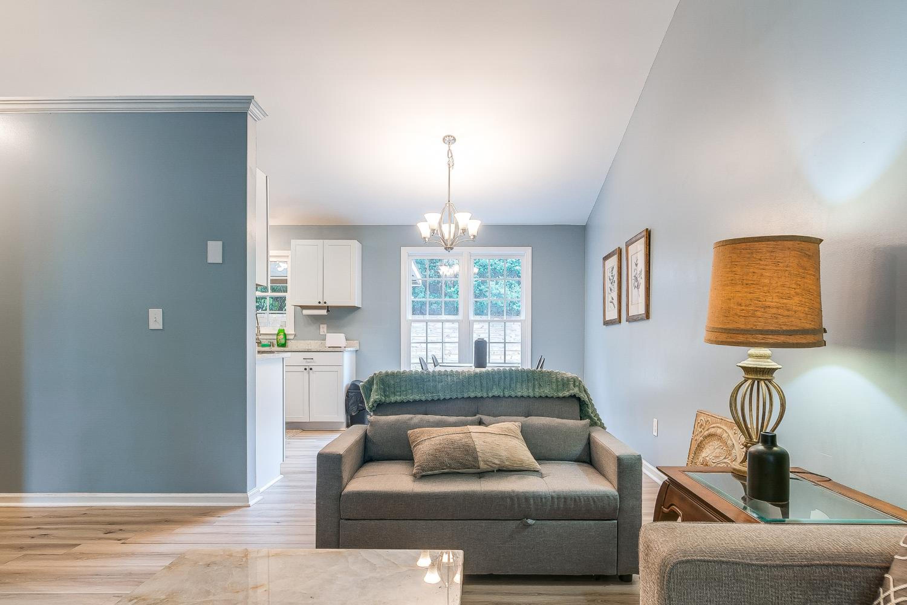 Home with Pet-Friendly Yard, 1 Mi to Dtwn Raleigh!
