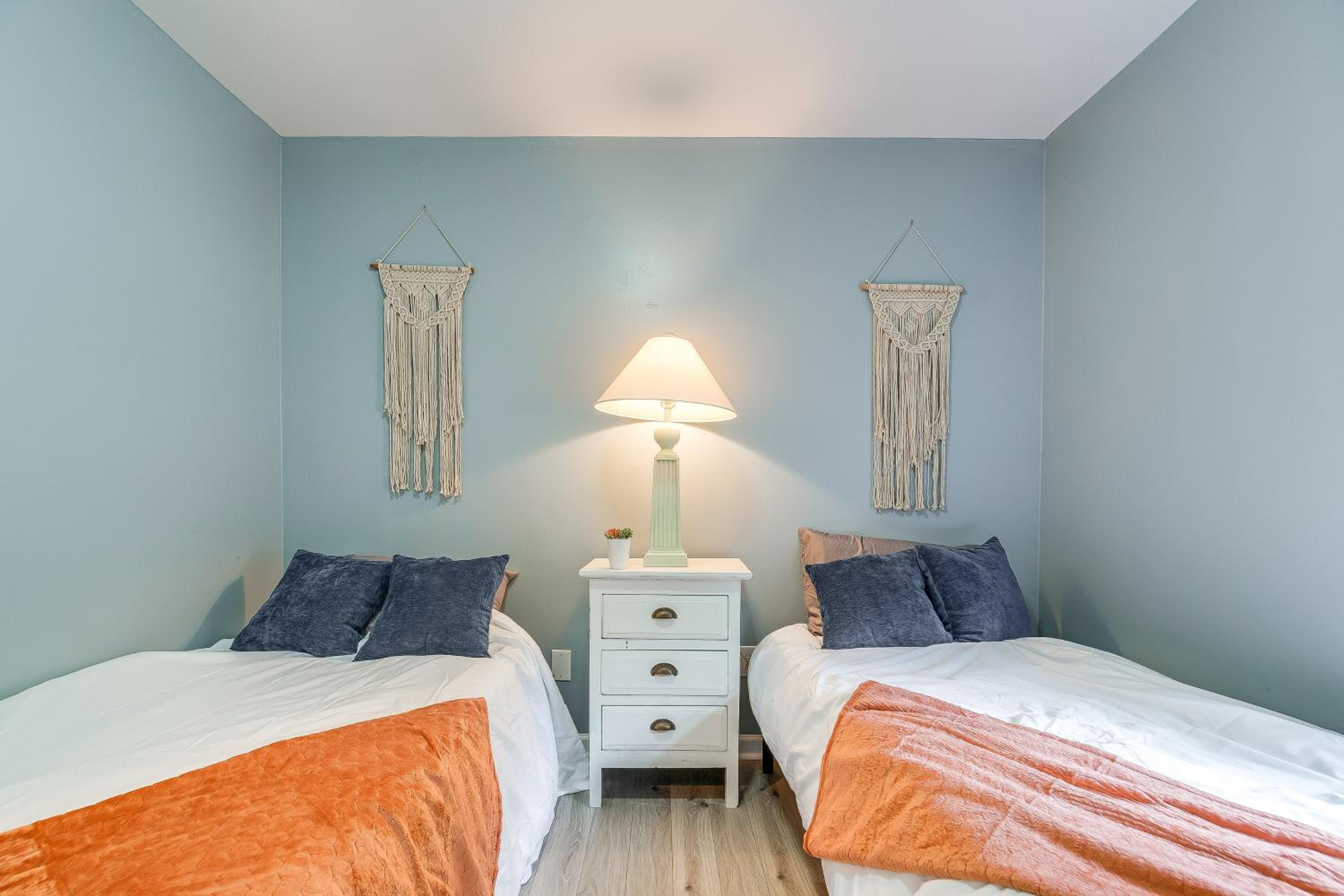 Home with Pet-Friendly Yard, 1 Mi to Dtwn Raleigh!