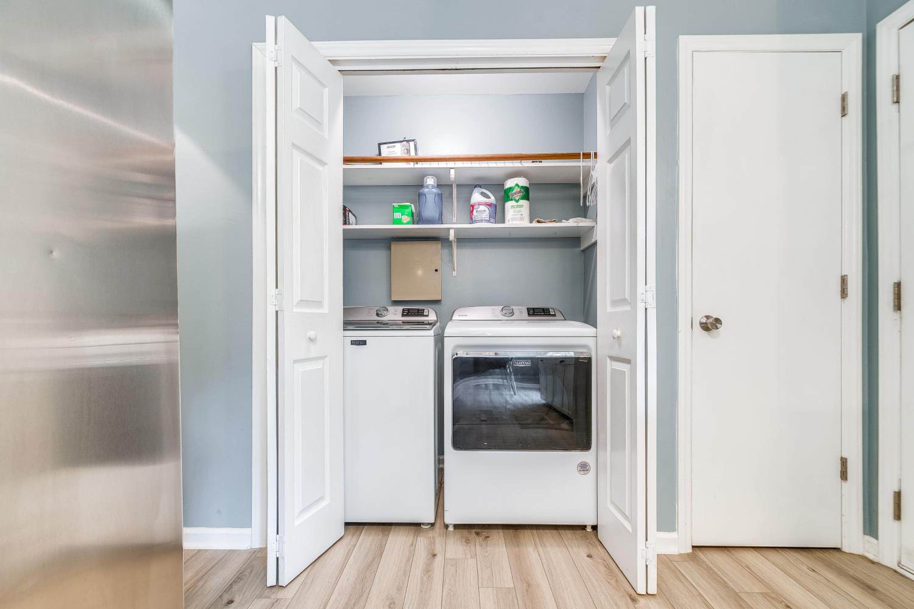 Home with Pet-Friendly Yard, 1 Mi to Dtwn Raleigh!