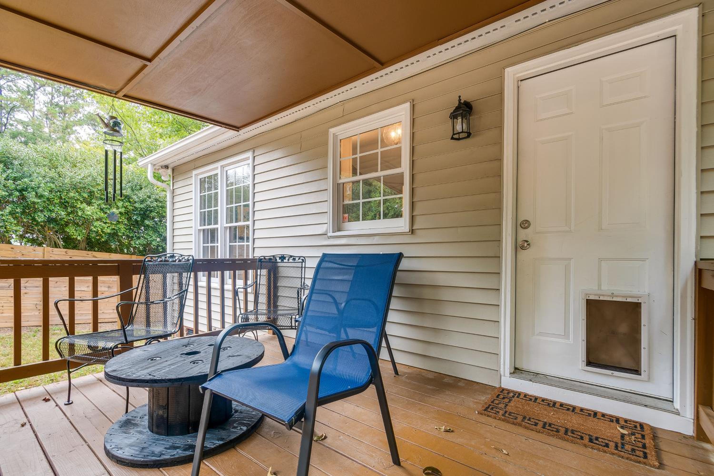 Home with Pet-Friendly Yard, 1 Mi to Dtwn Raleigh!
