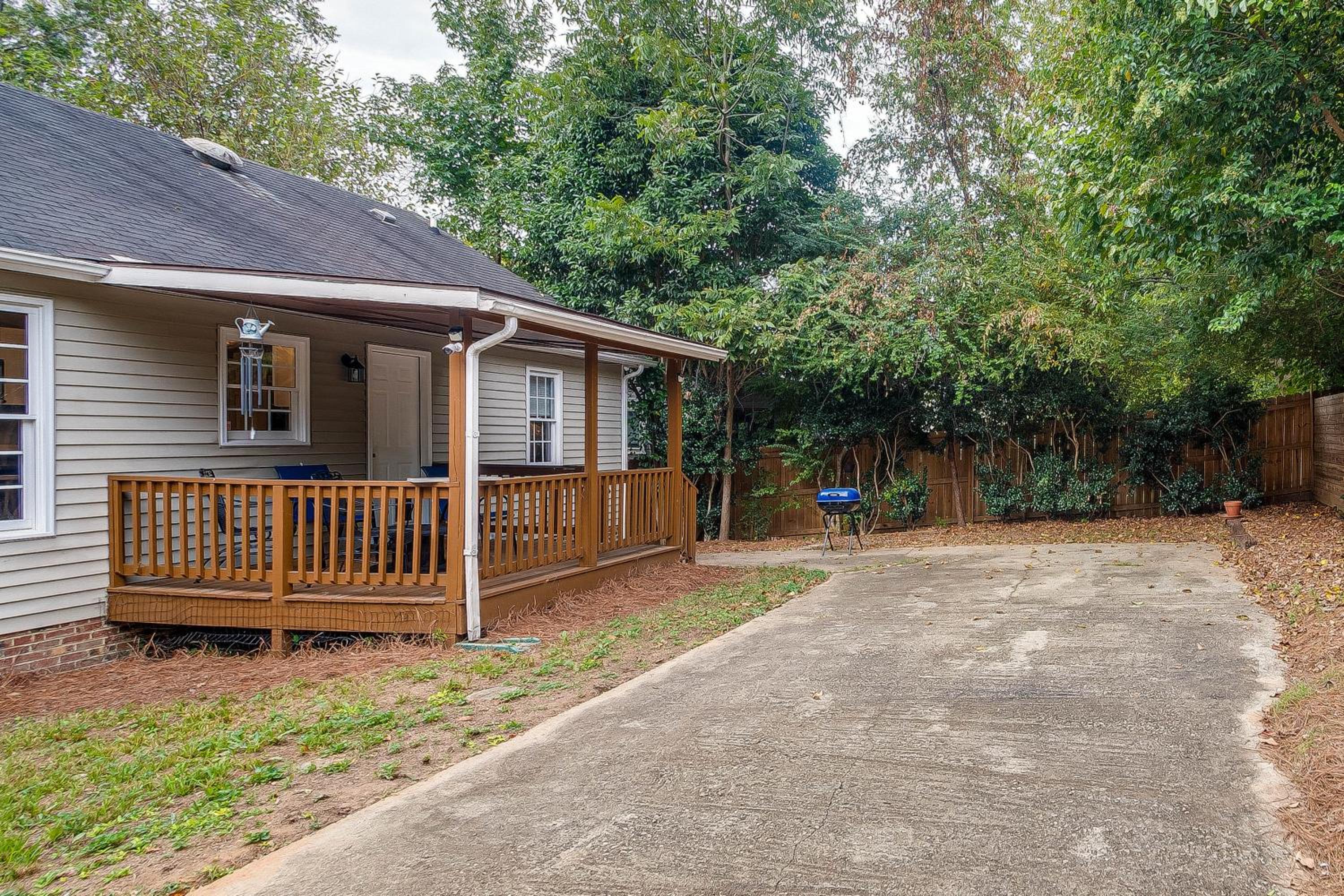 Home with Pet-Friendly Yard, 1 Mi to Dtwn Raleigh!