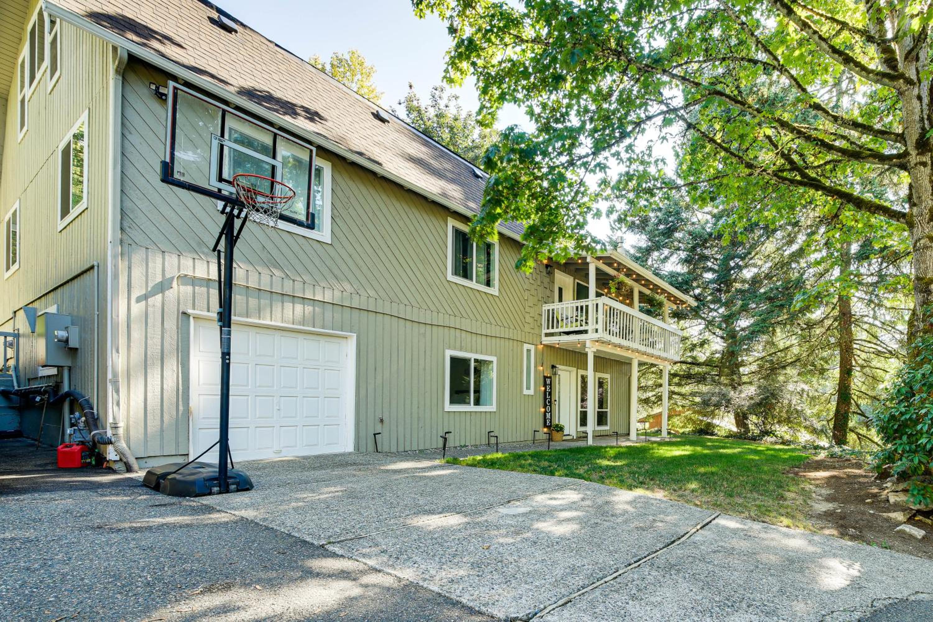 13 Mi to Lumen Field and Dtwn Seattle! Cozy Retreat