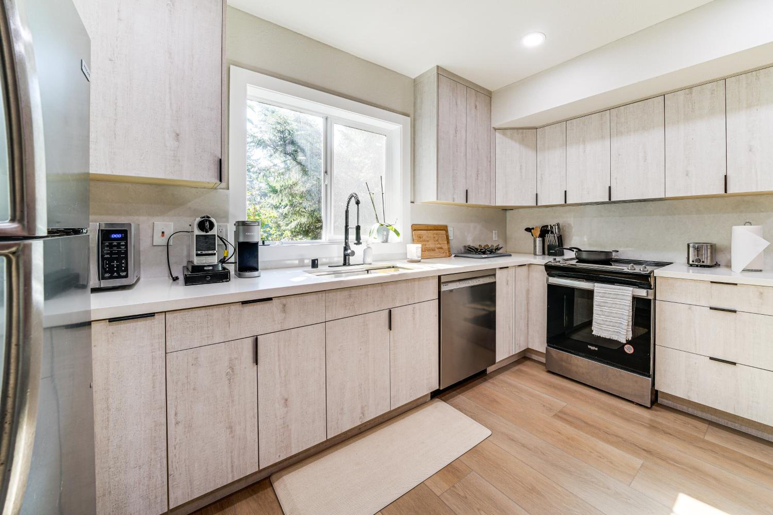 13 Mi to Lumen Field and Dtwn Seattle! Cozy Retreat
