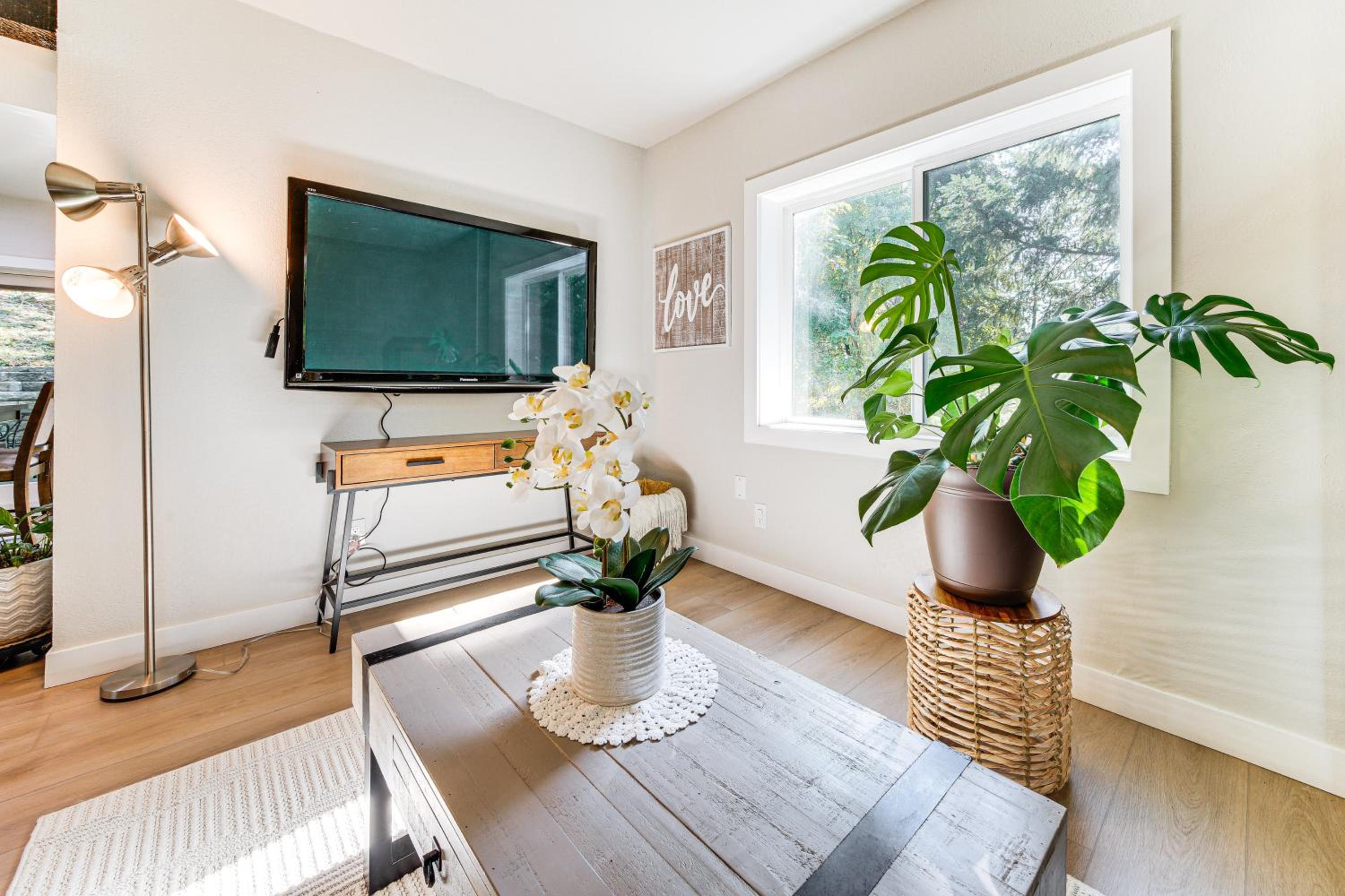 13 Mi to Lumen Field and Dtwn Seattle! Cozy Retreat