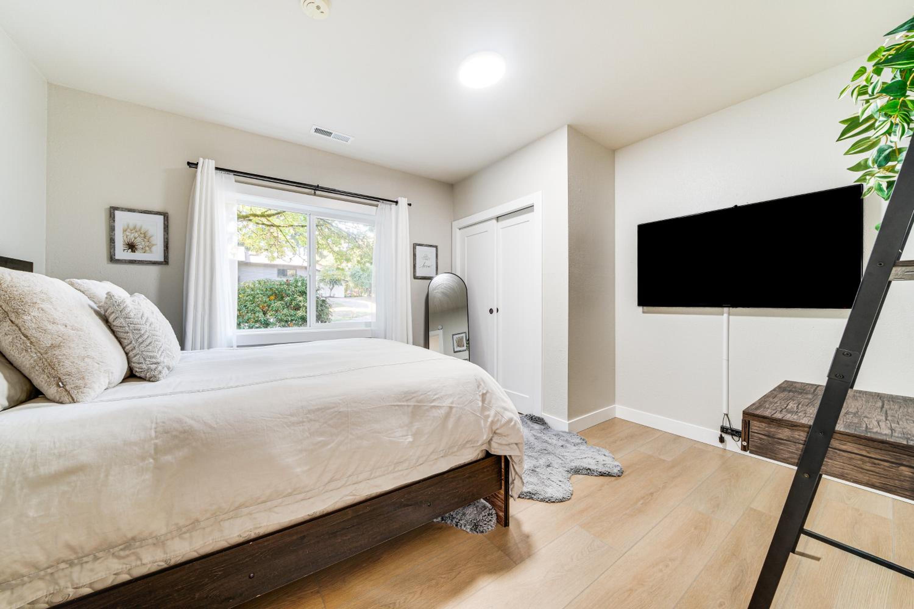 13 Mi to Lumen Field and Dtwn Seattle! Cozy Retreat