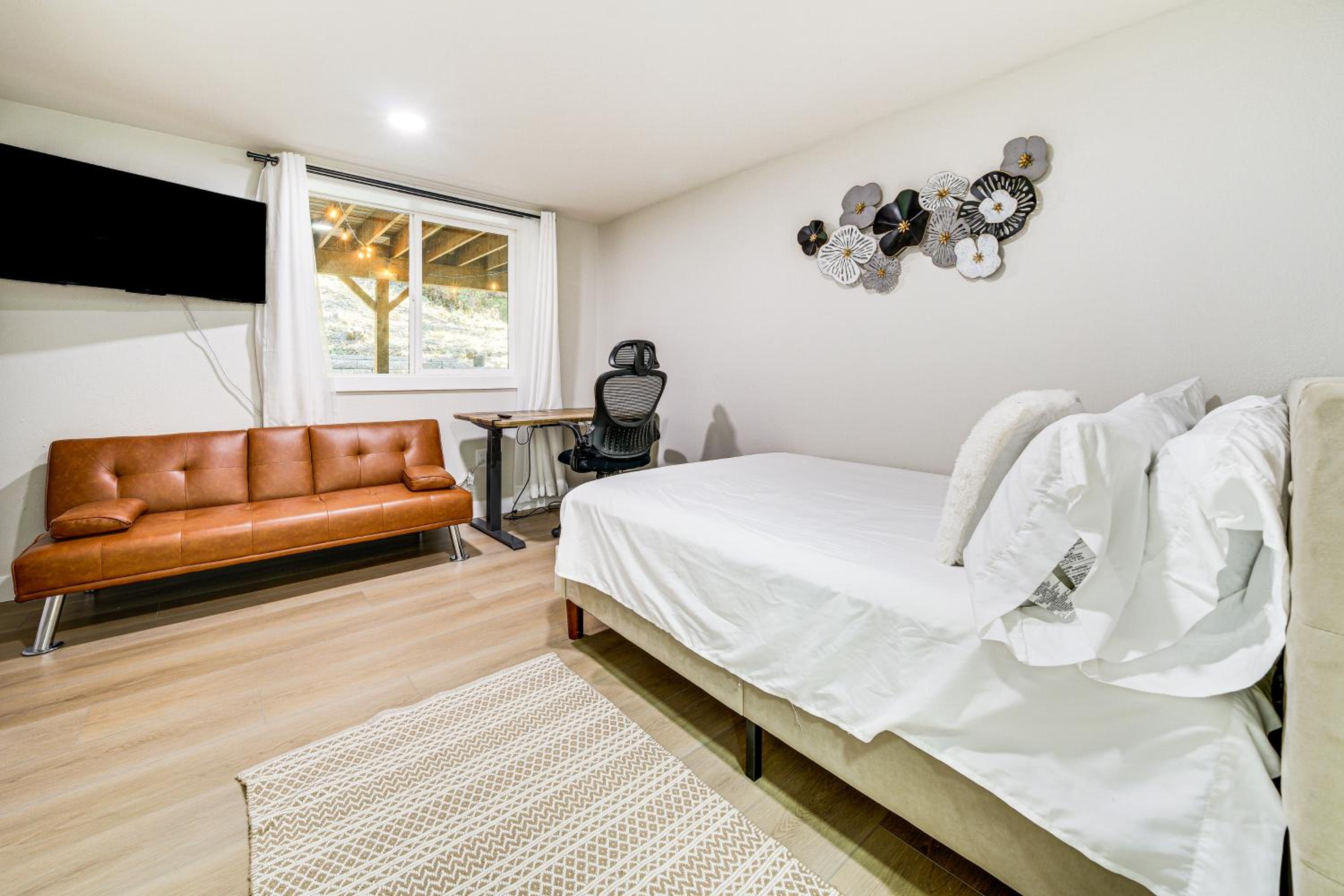 13 Mi to Lumen Field and Dtwn Seattle! Cozy Retreat