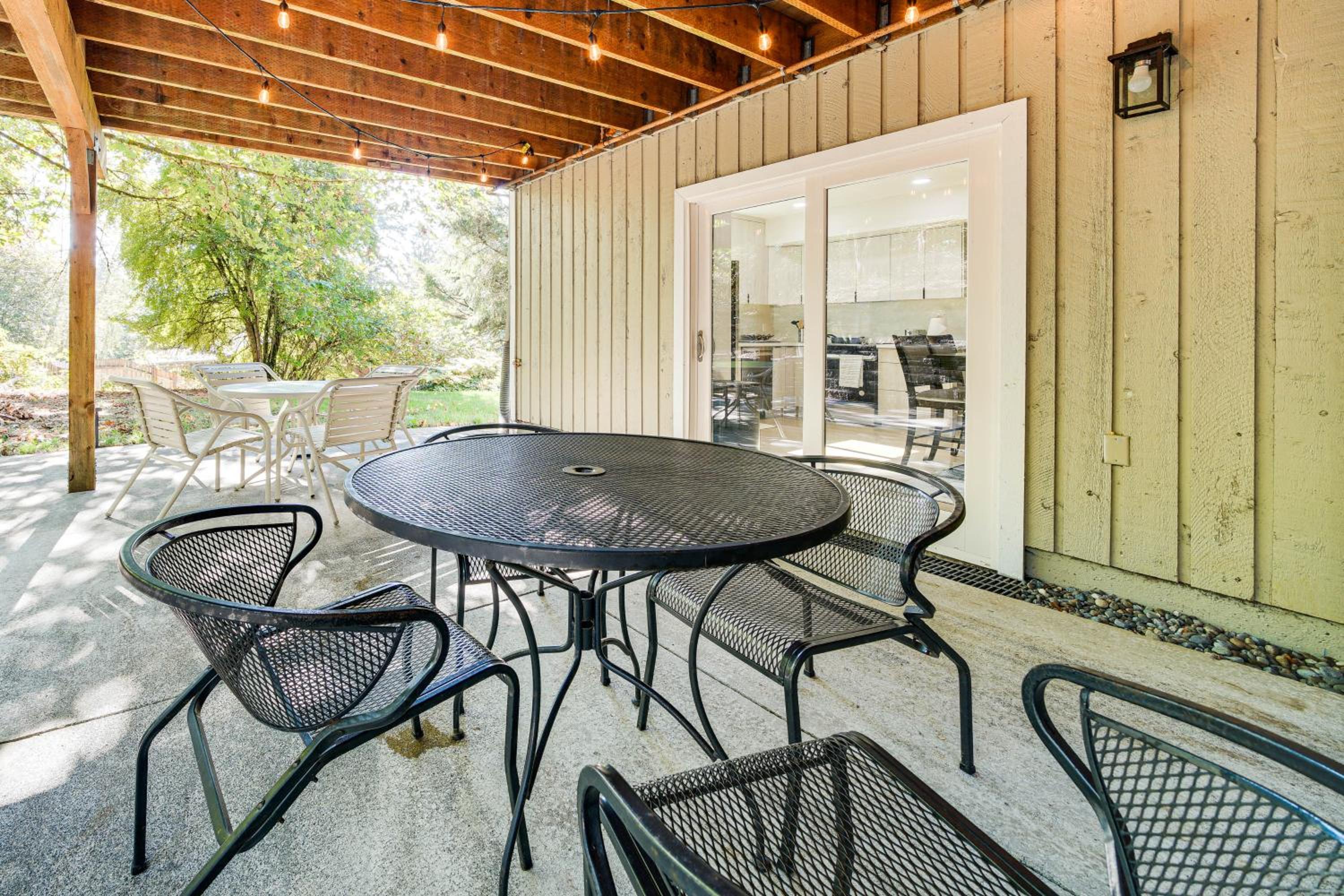13 Mi to Lumen Field and Dtwn Seattle! Cozy Retreat