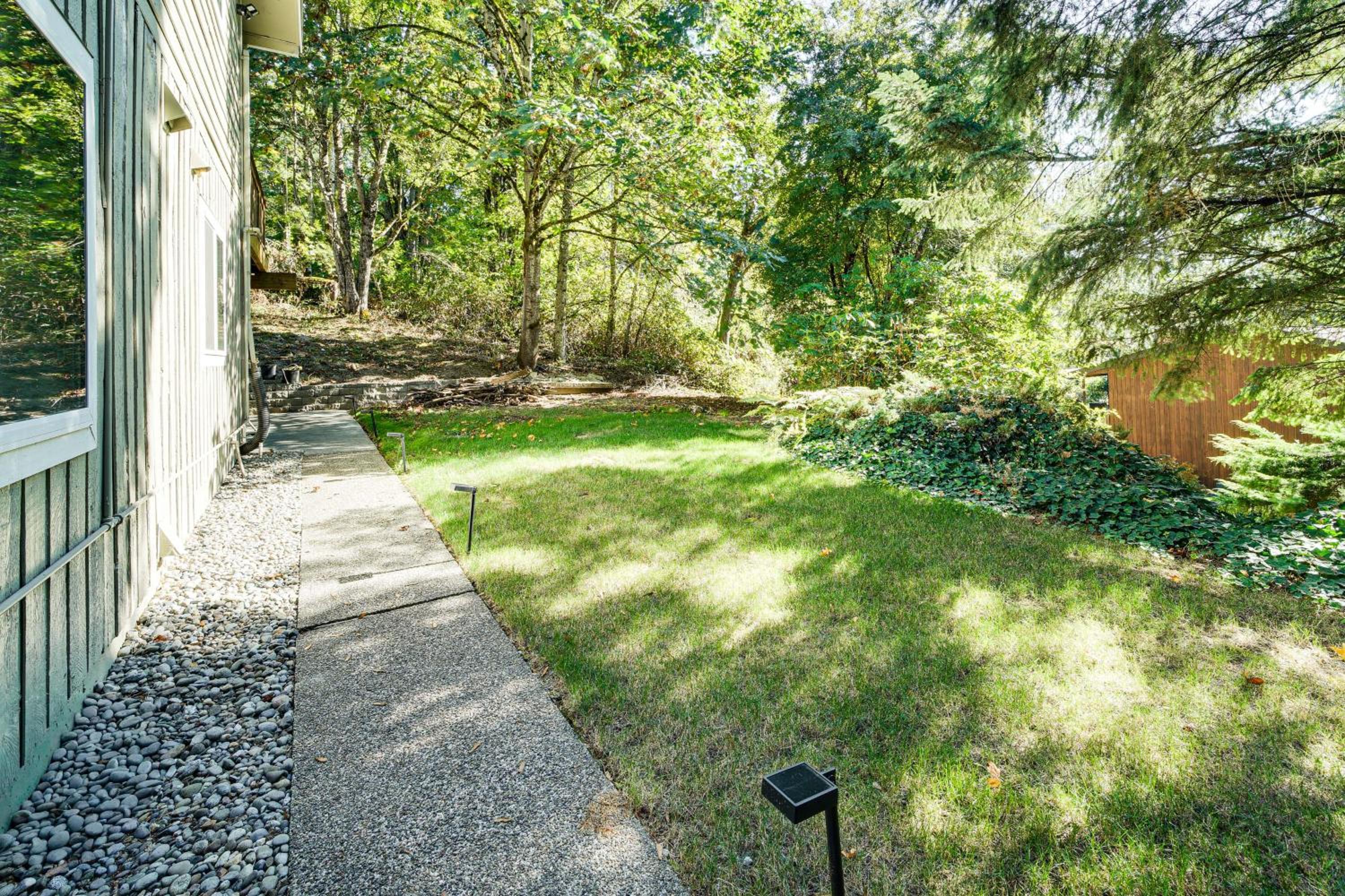 13 Mi to Lumen Field and Dtwn Seattle! Cozy Retreat