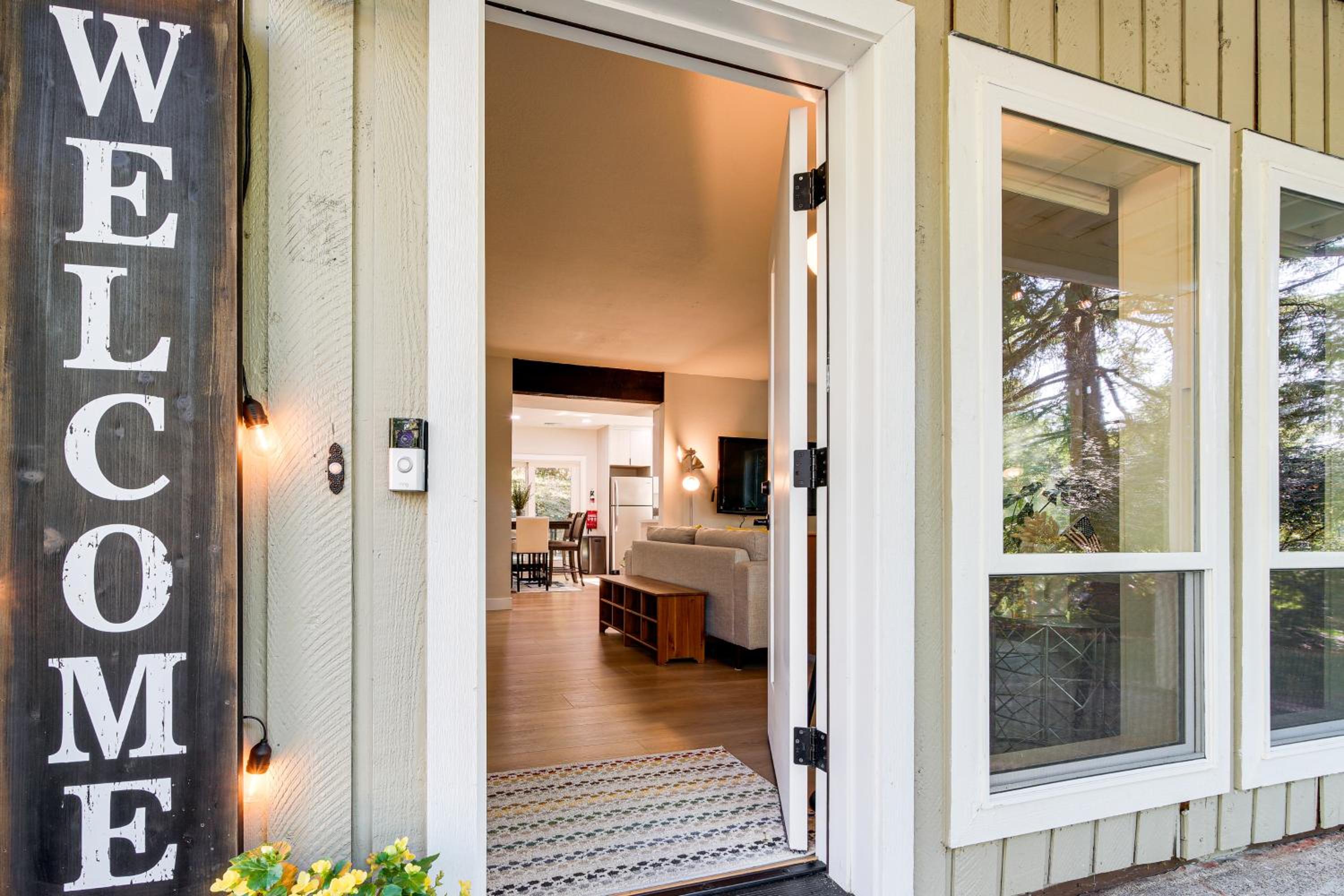 13 Mi to Lumen Field and Dtwn Seattle! Cozy Retreat