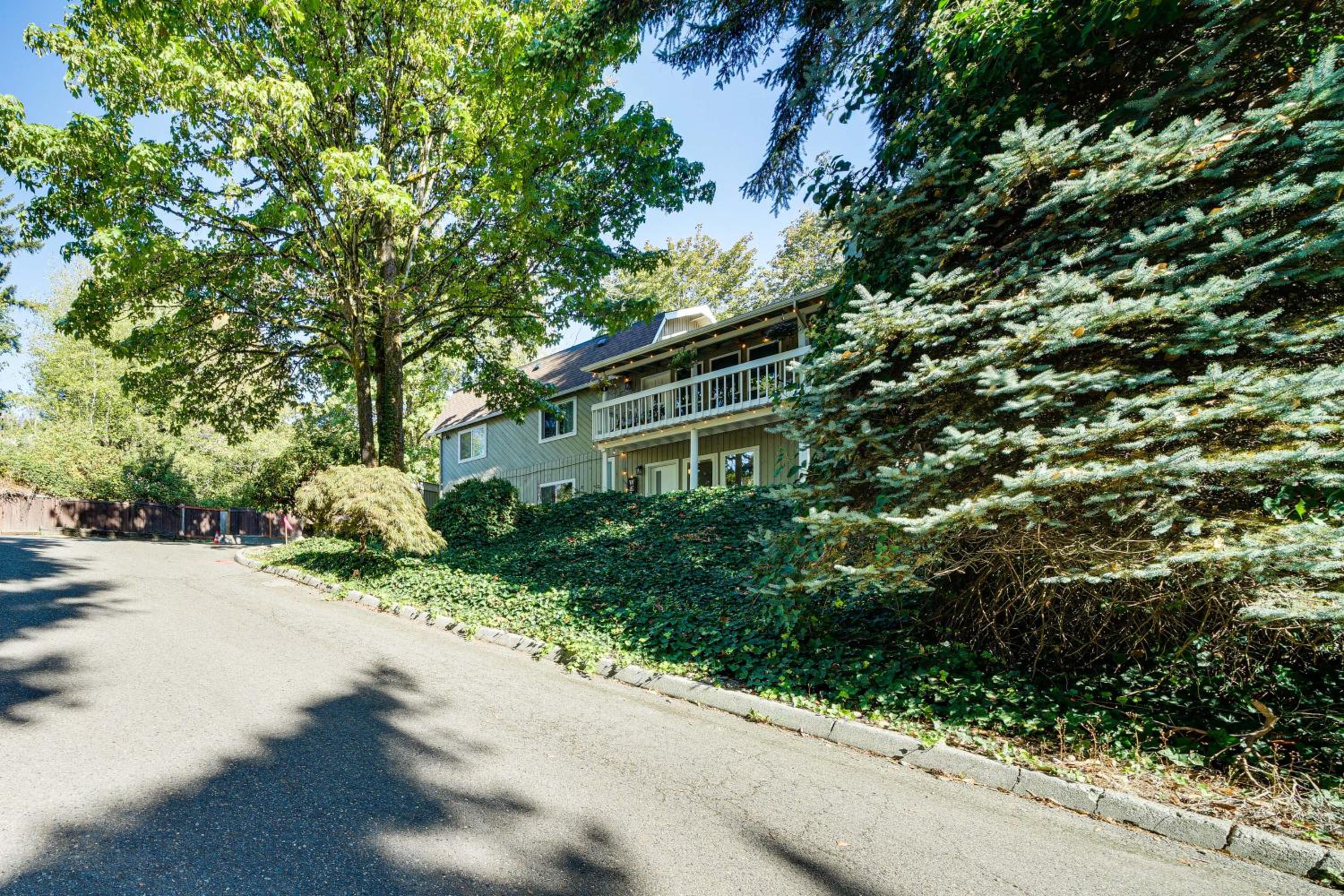 13 Mi to Lumen Field and Dtwn Seattle! Cozy Retreat