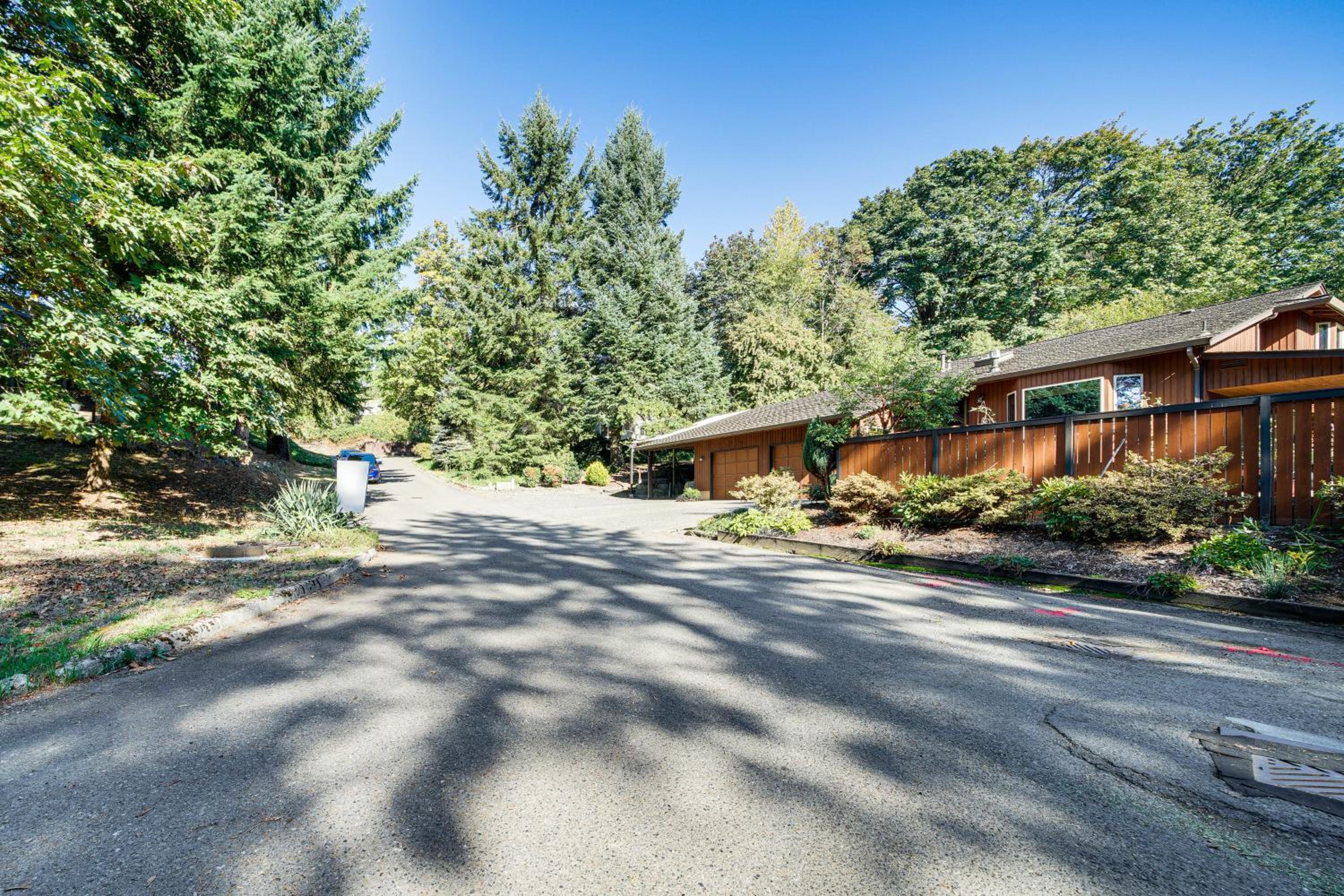 13 Mi to Lumen Field and Dtwn Seattle! Cozy Retreat