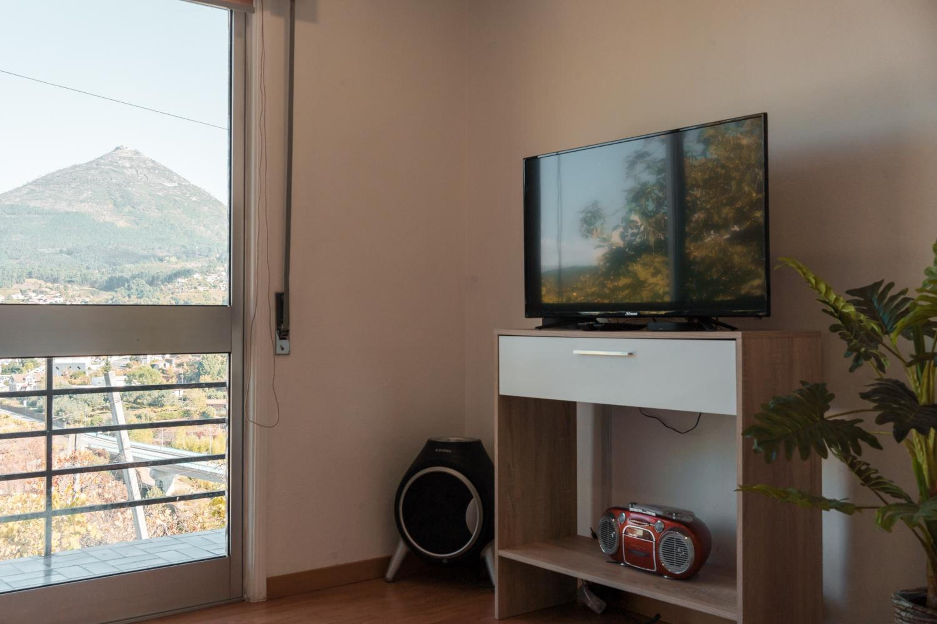 Casa da Estação, vista rio Tâmega e Senhora da Graça