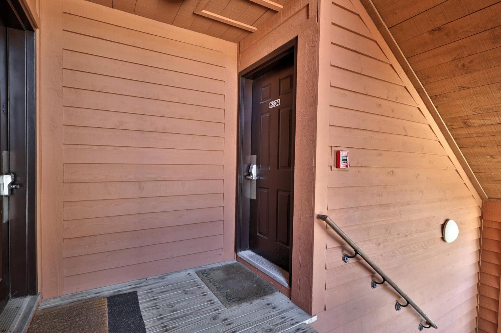 Trailside Loft at Pico - Ski-In, Out Condo with Loft & 2BR - Steps to Lift