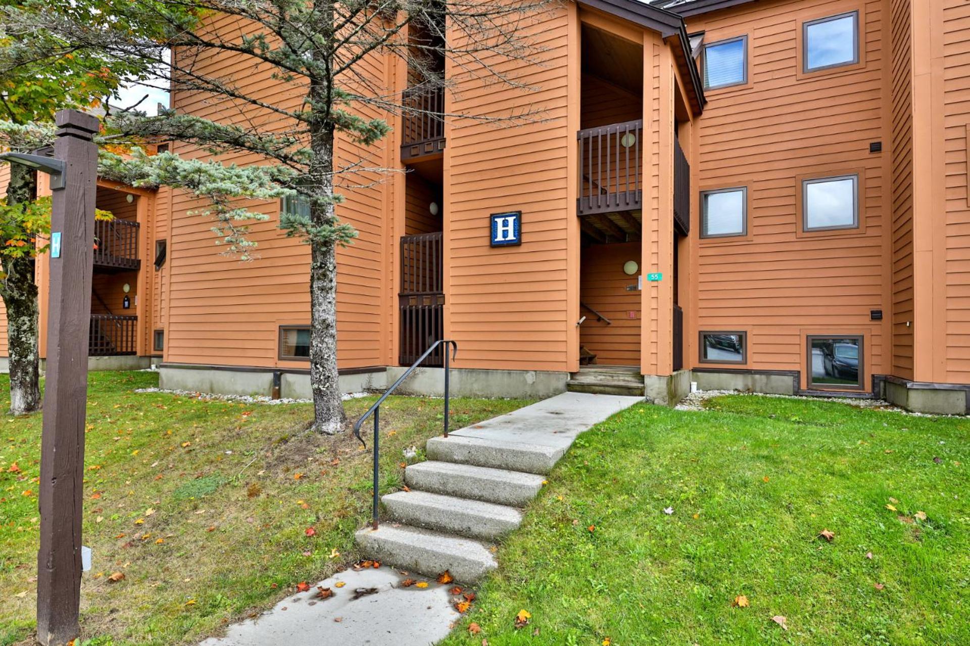 Trailside Loft at Pico - Ski-In, Out Condo with Loft & 2BR - Steps to Lift