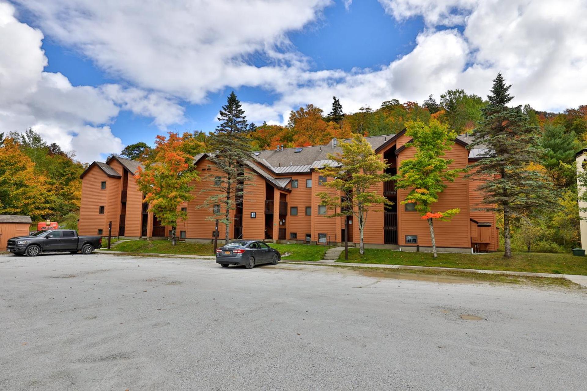 Trailside Loft at Pico - Ski-In, Out Condo with Loft & 2BR - Steps to Lift
