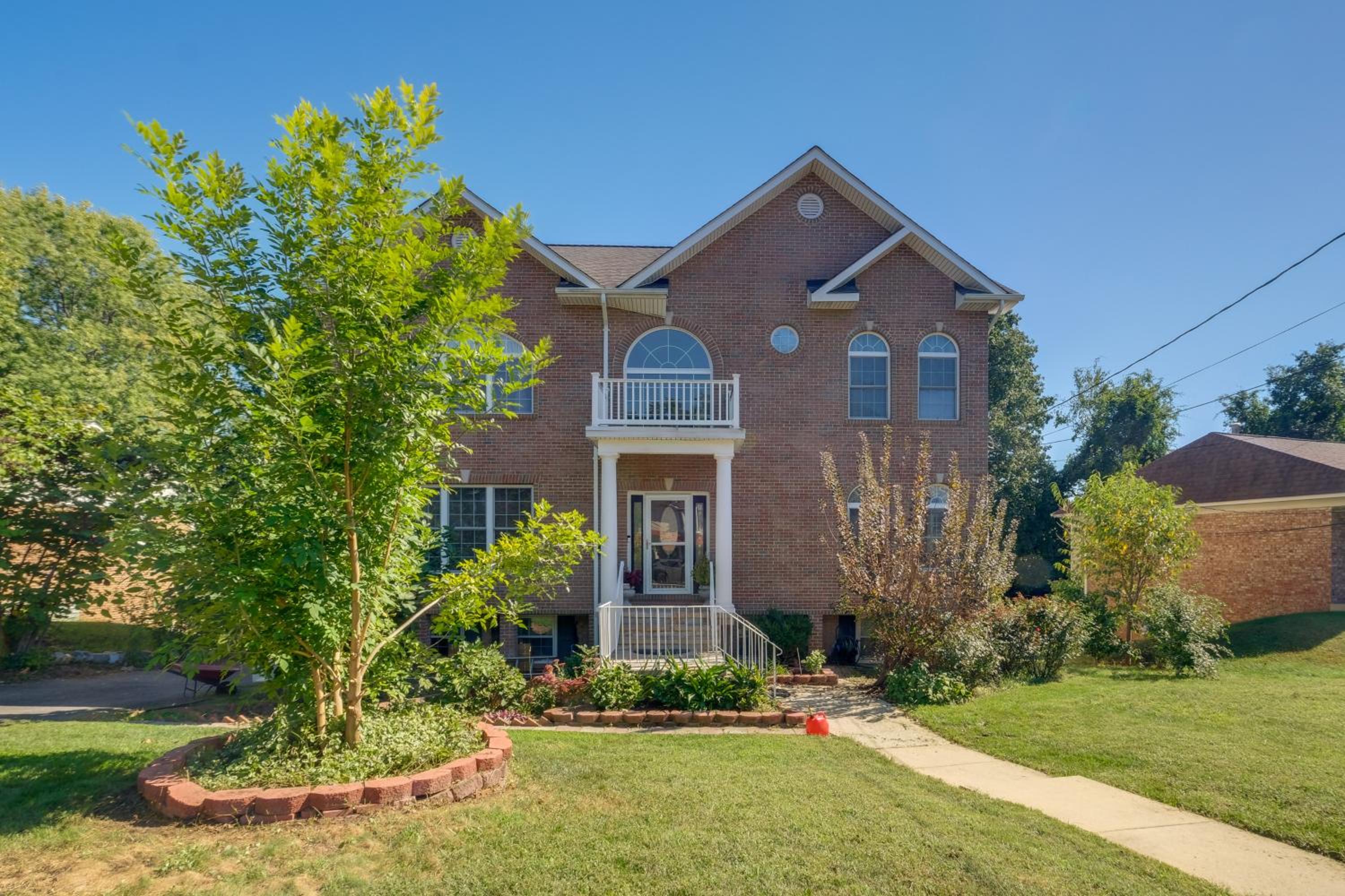 Take Metro to DC! Family Home in Springfield