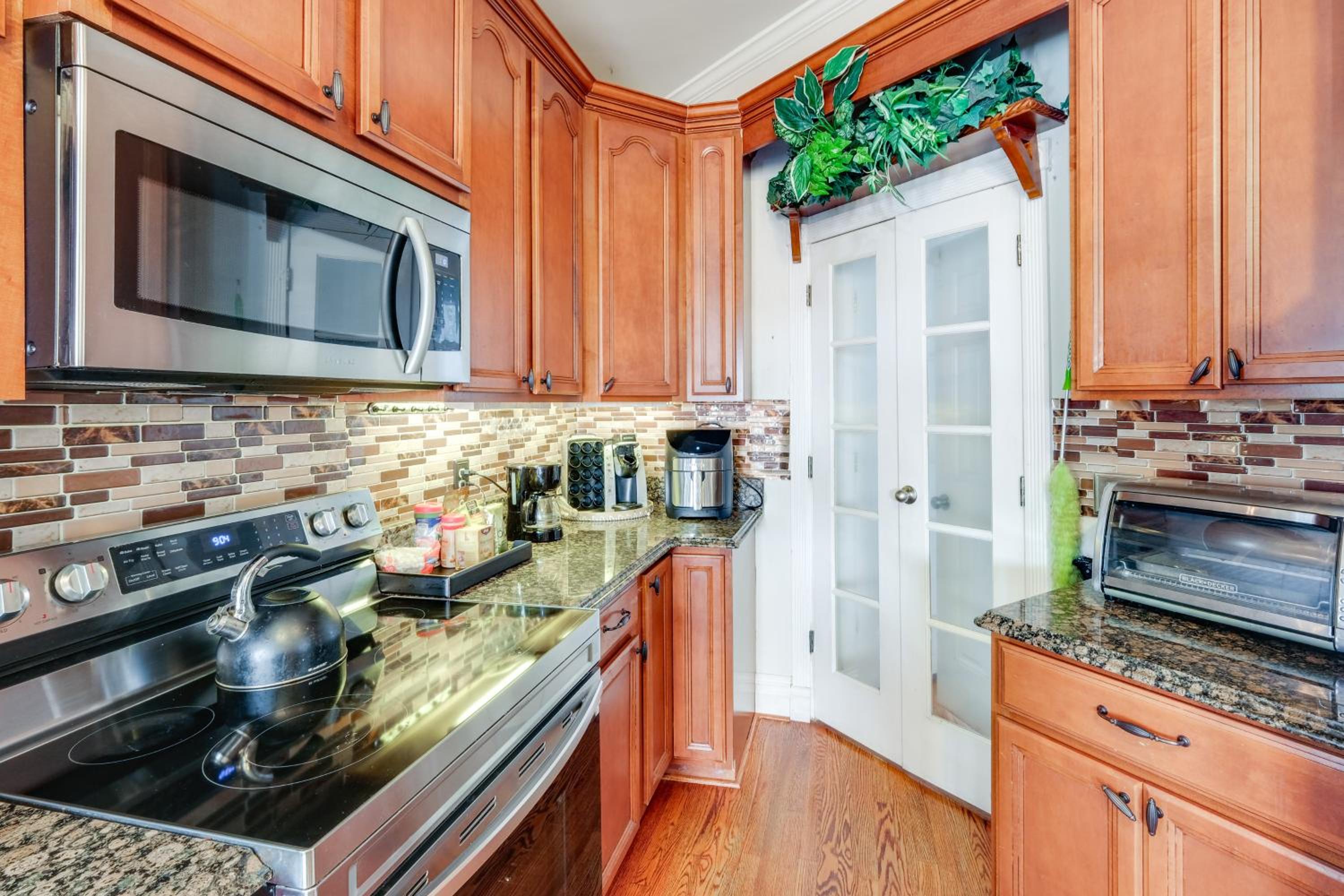 Take Metro to DC! Family Home in Springfield