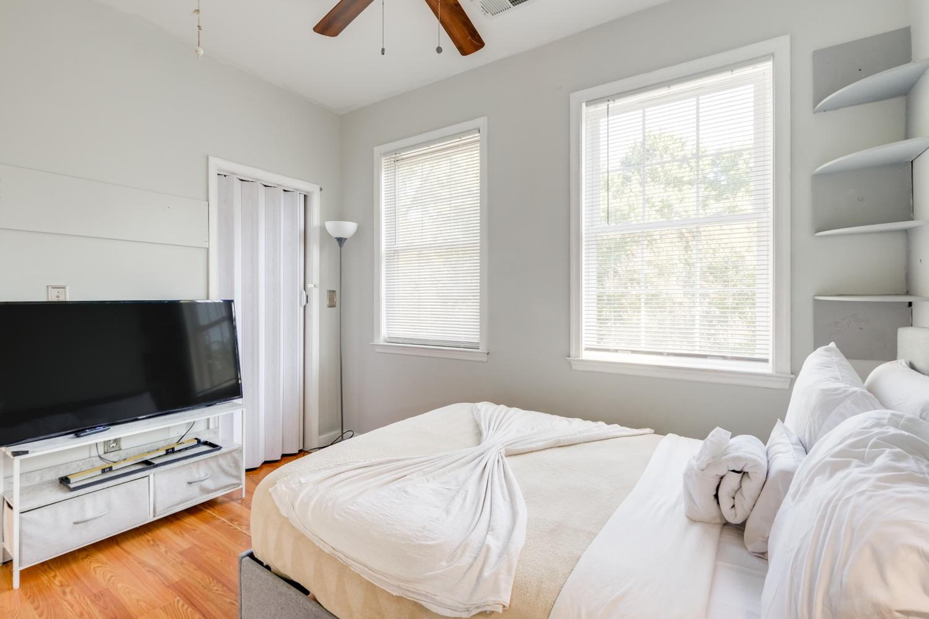 Take Metro to DC! Family Home in Springfield