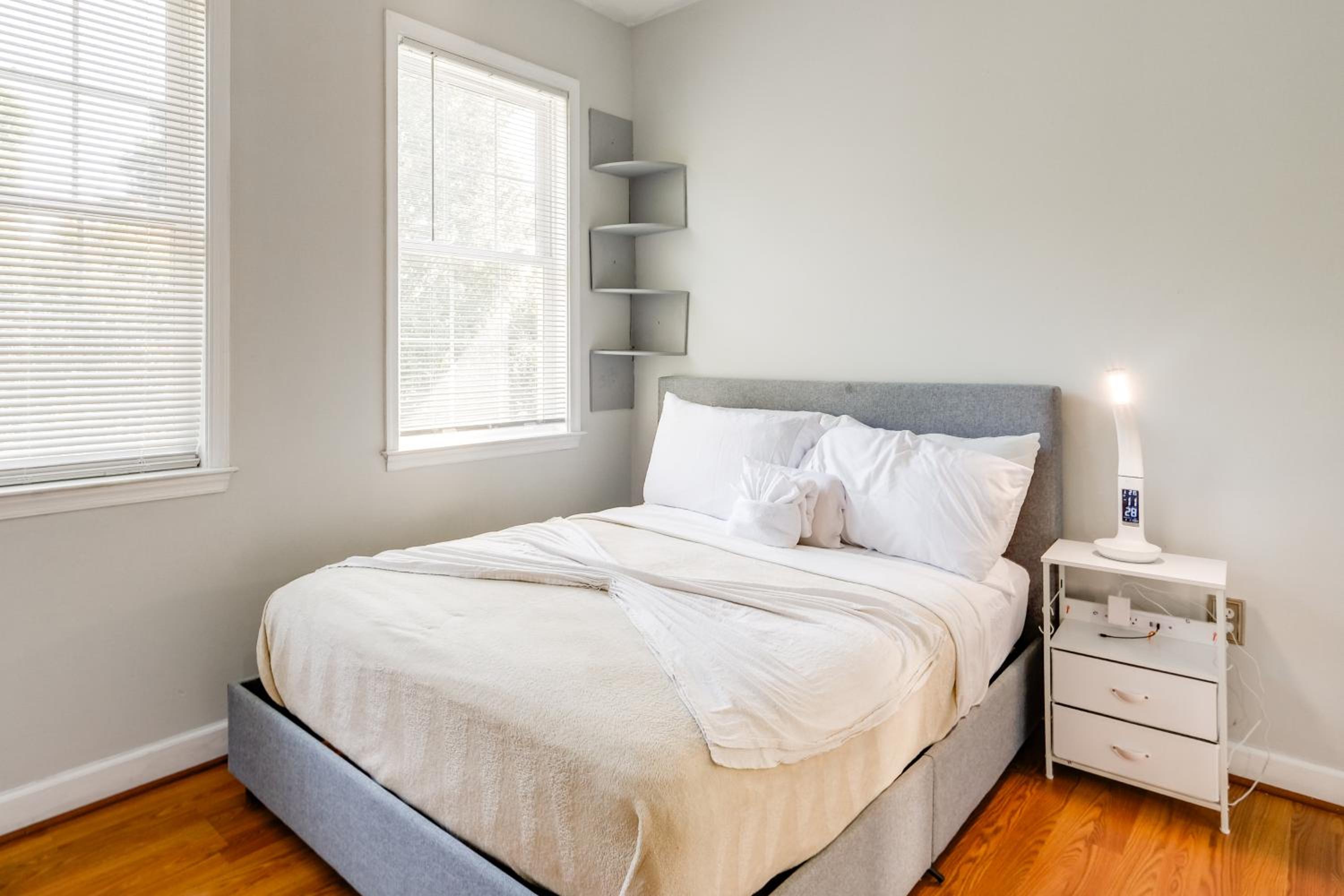 Take Metro to DC! Family Home in Springfield