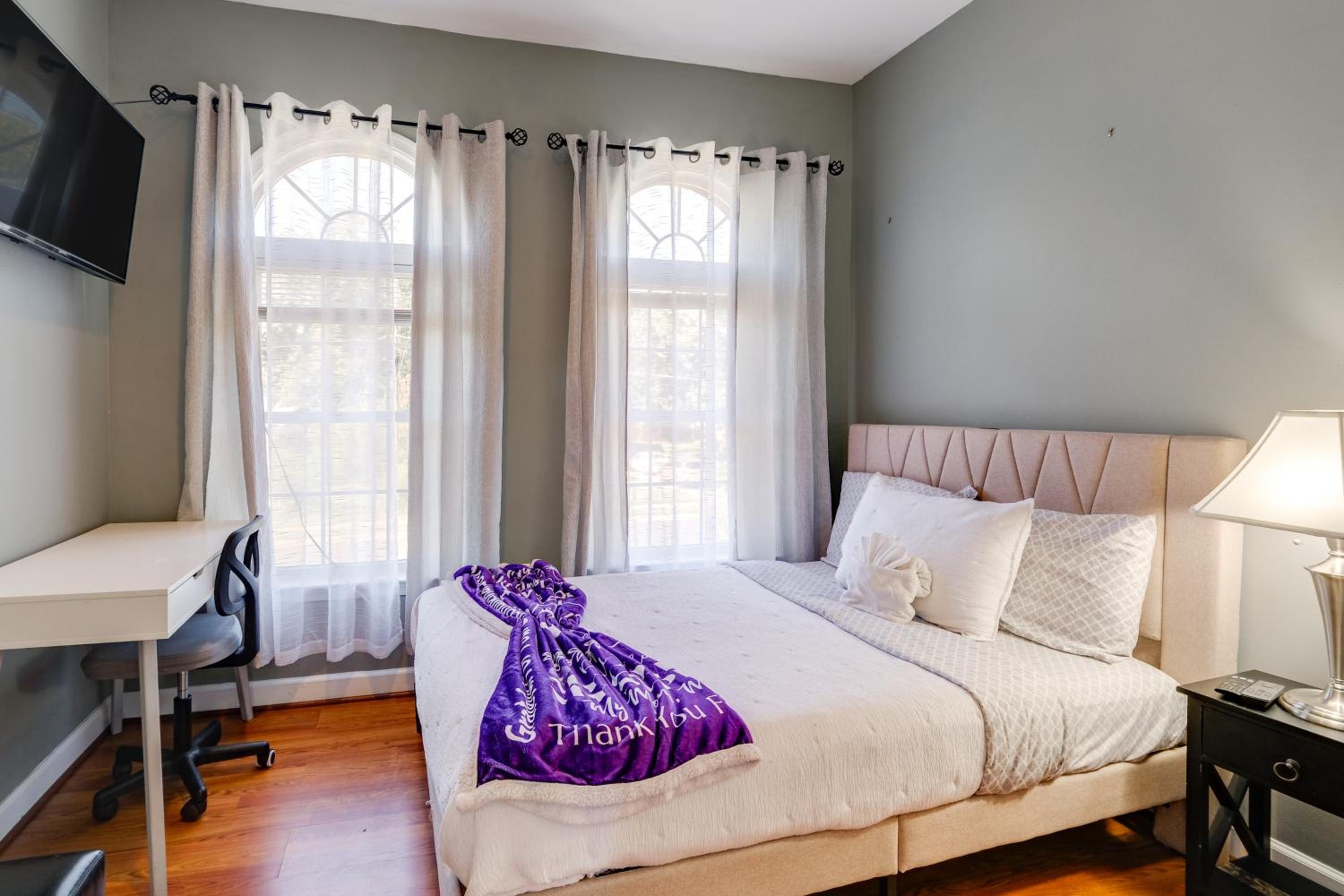 Take Metro to DC! Family Home in Springfield