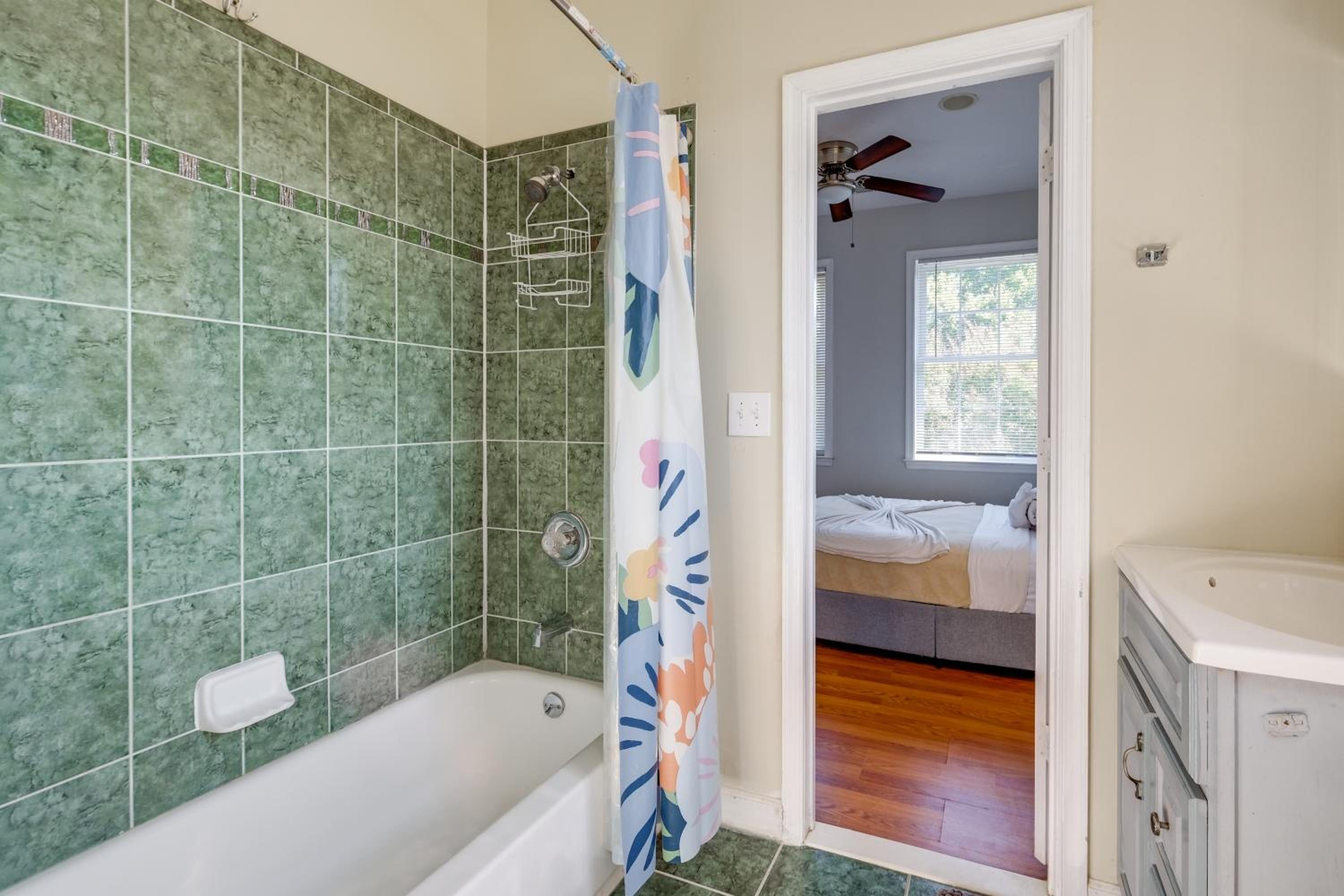 Take Metro to DC! Family Home in Springfield