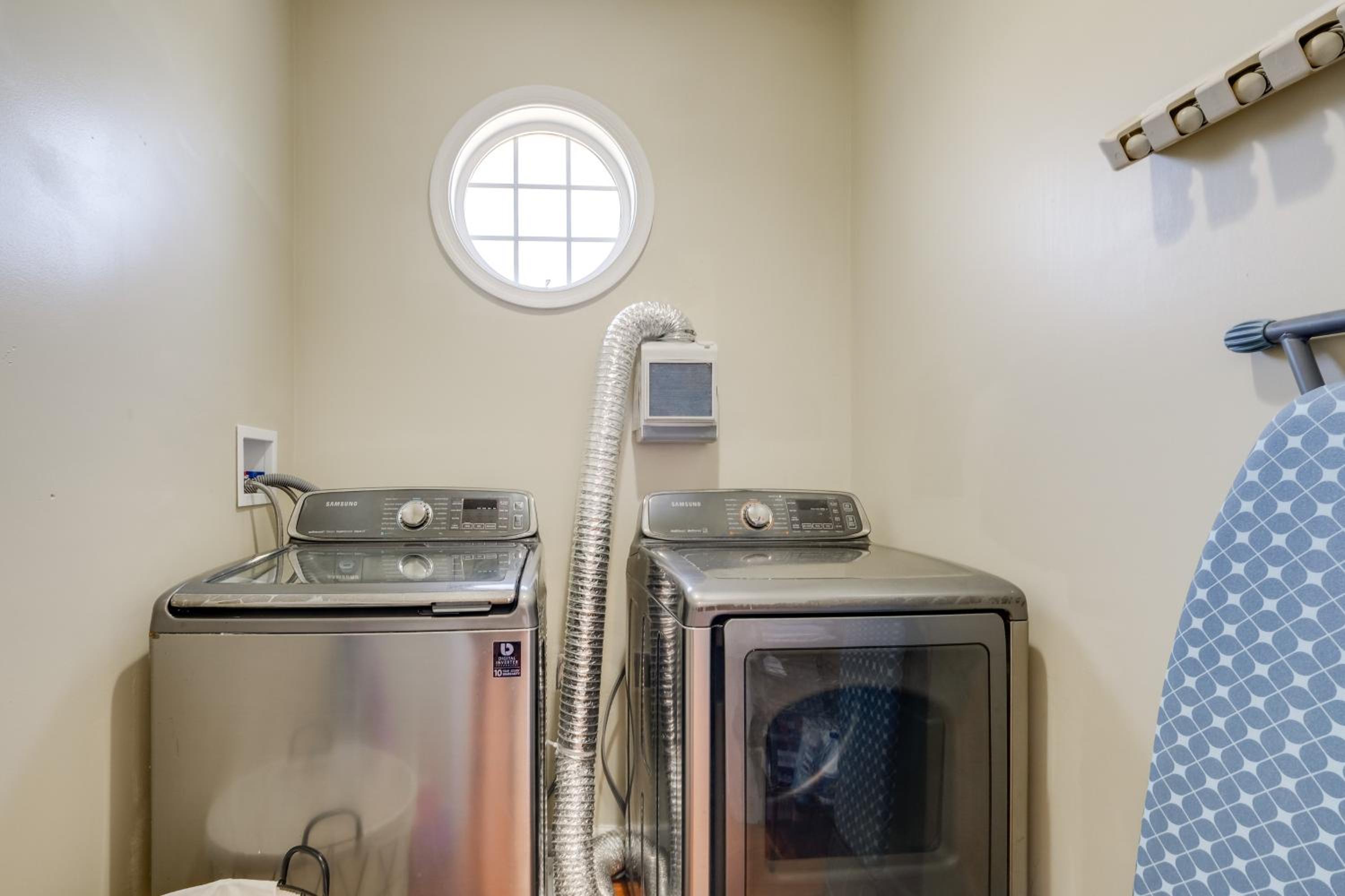 Take Metro to DC! Family Home in Springfield