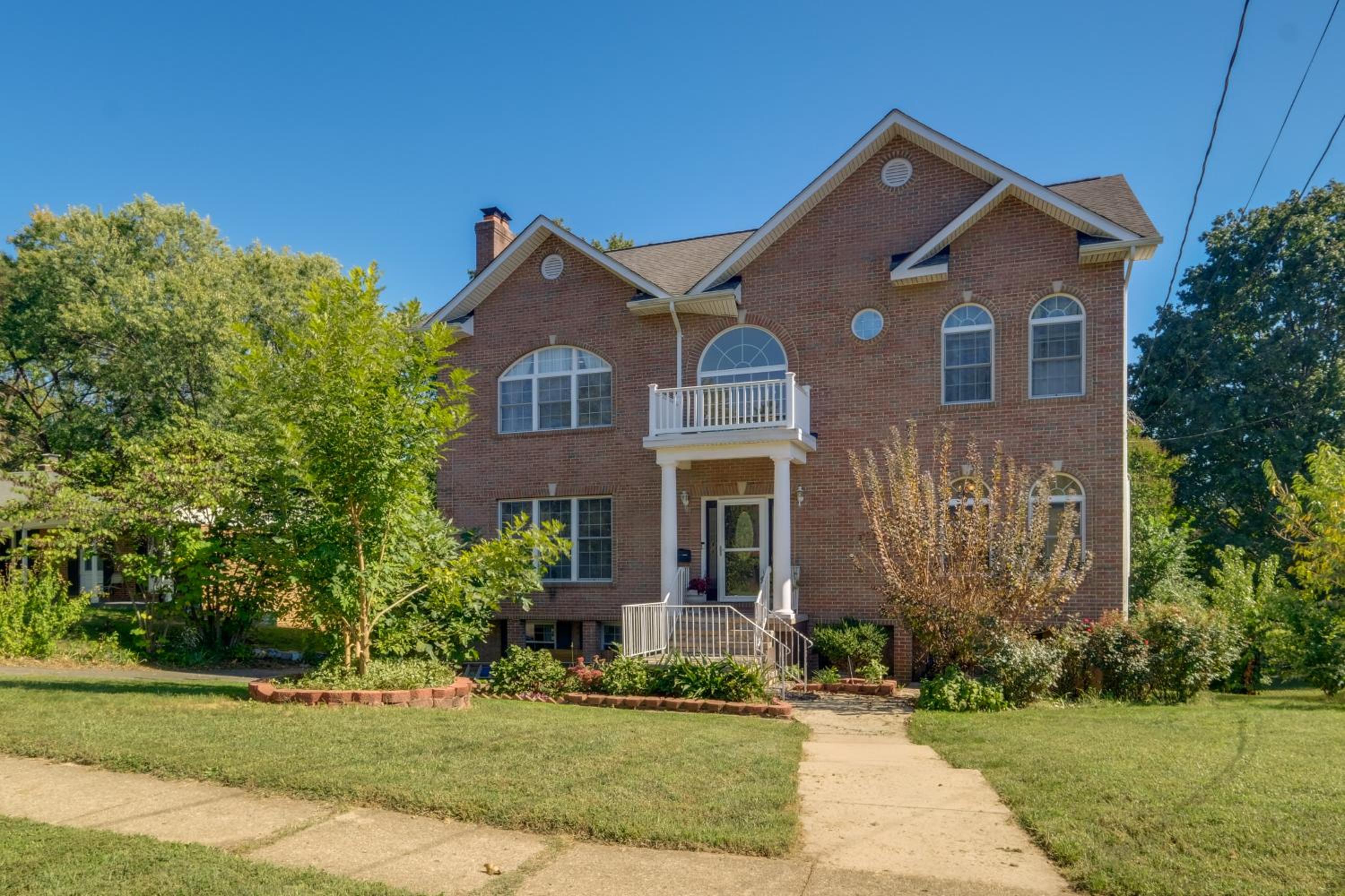 Take Metro to DC! Family Home in Springfield