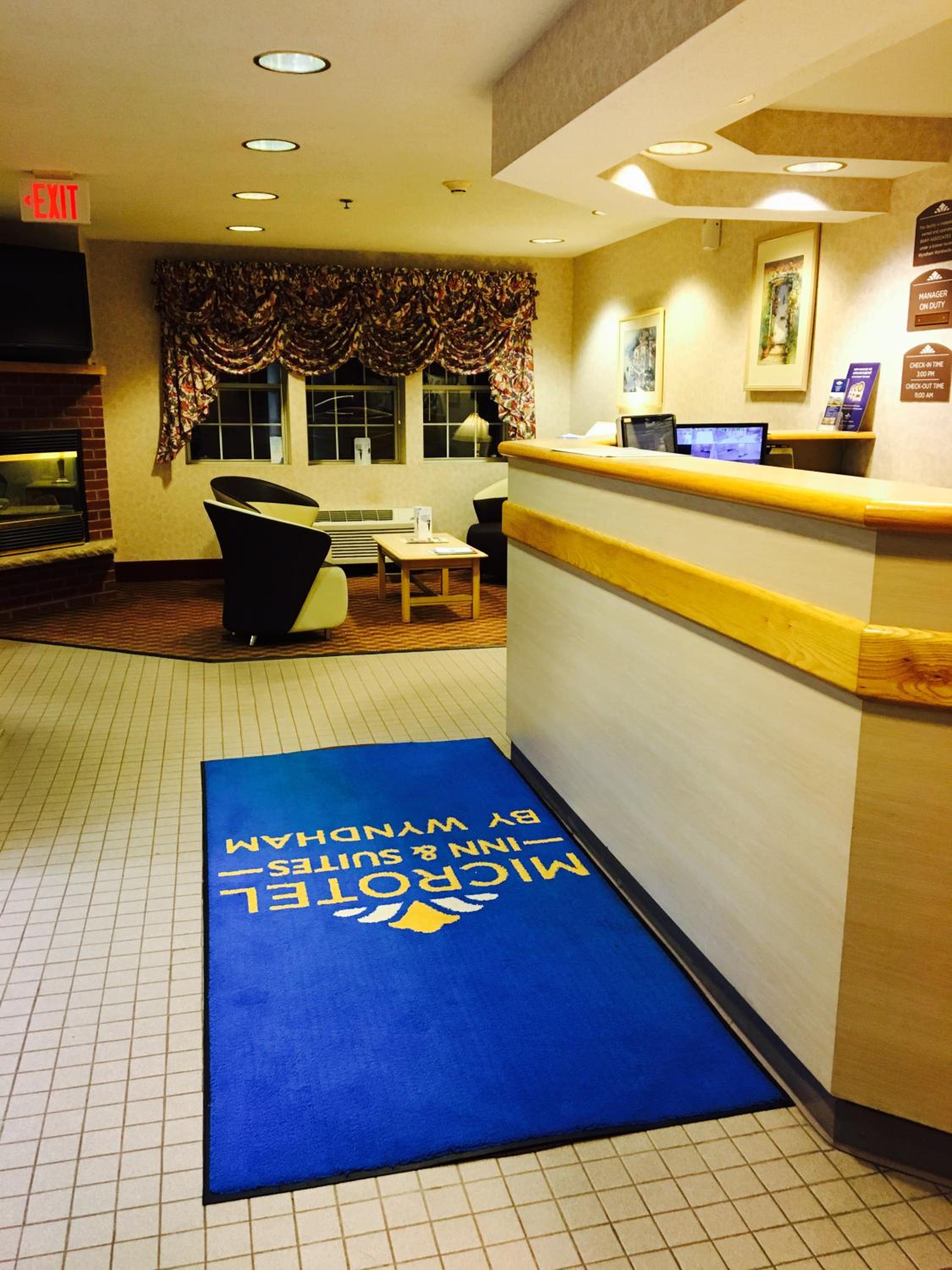 Microtel Inn & Suites by Wyndham Syracuse Baldwinsville view 4