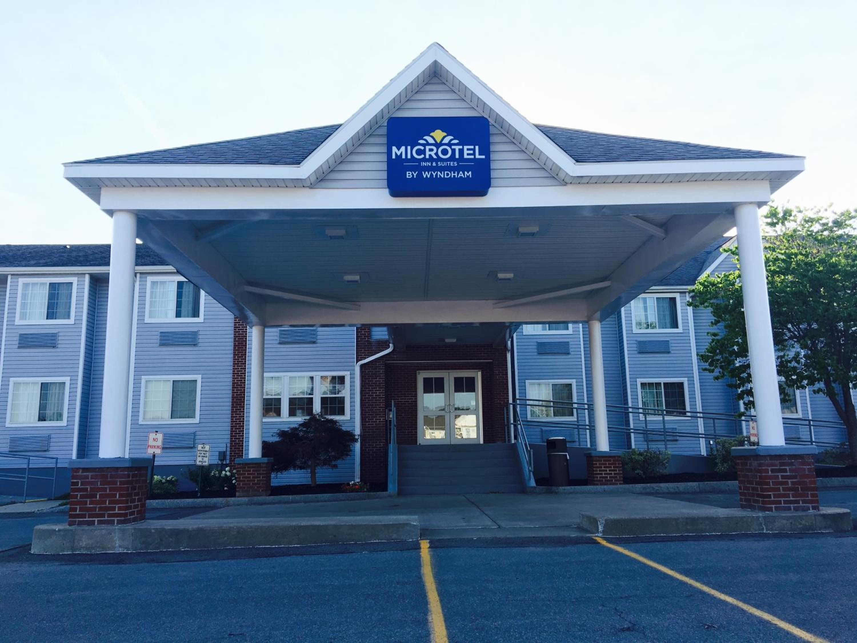 Microtel Inn & Suites by Wyndham Syracuse Baldwinsville view 2