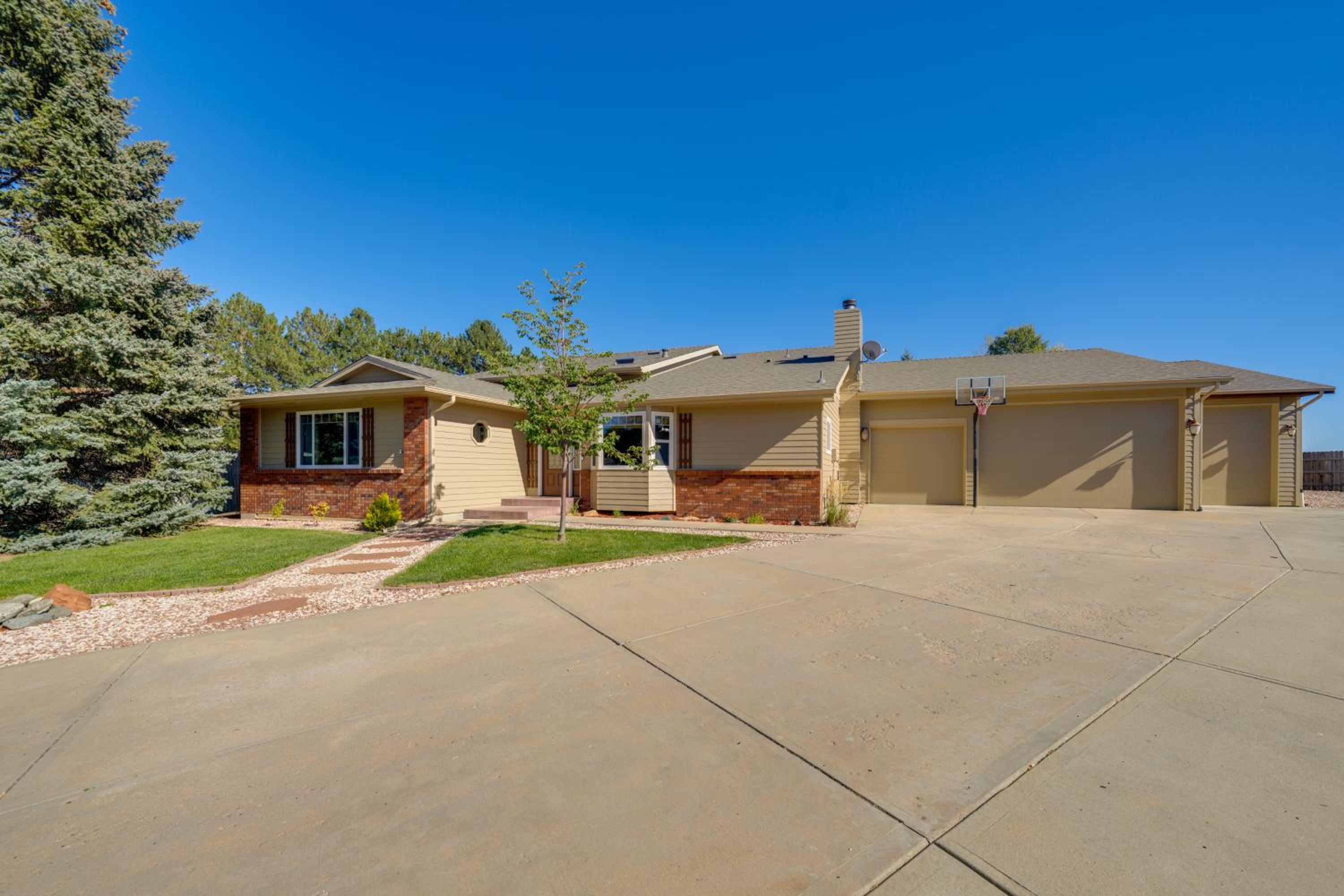 Loveland Peaks Retreat Family Home 3 Mi to Dtwn!