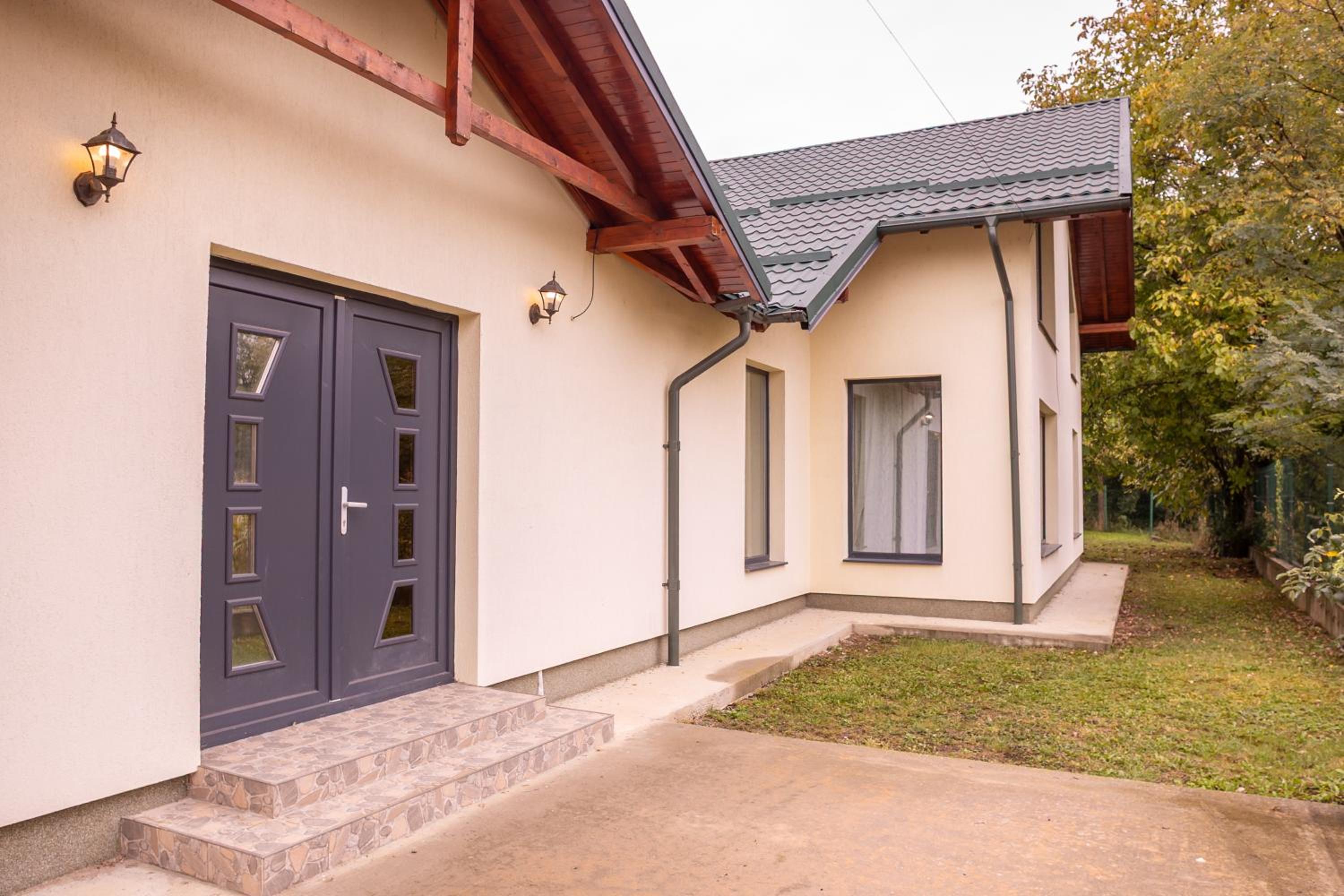 Cabana Walter Curtea de Arges with BBQ and Garden