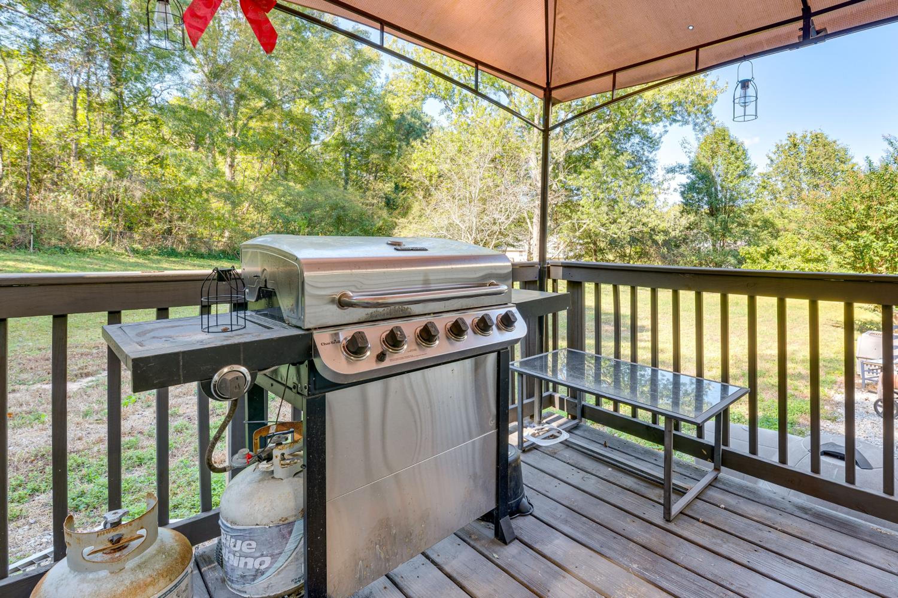 Easy I-20 Access to ATL Suburban Retreat with Yard