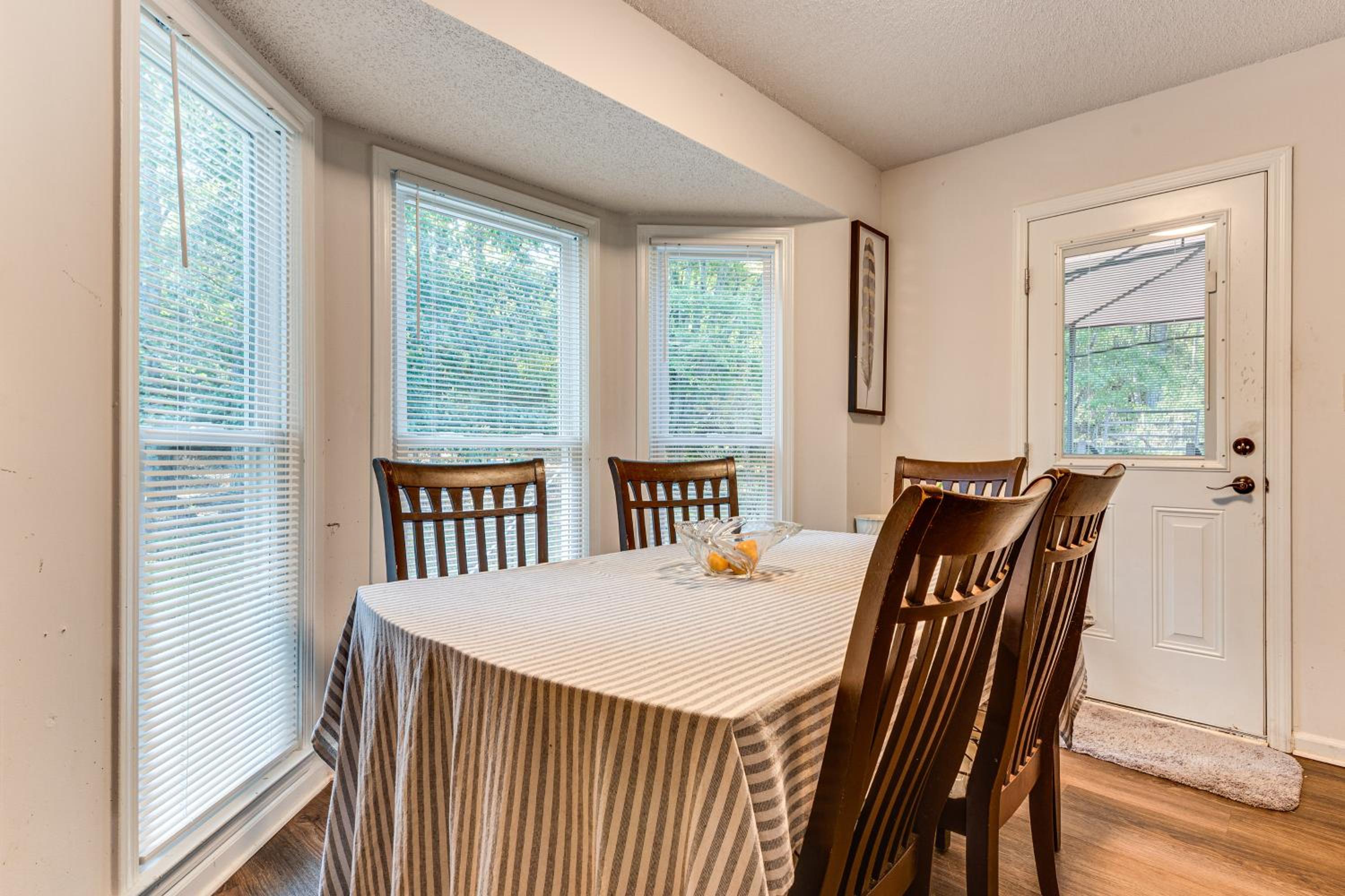 Easy I-20 Access to ATL Suburban Retreat with Yard