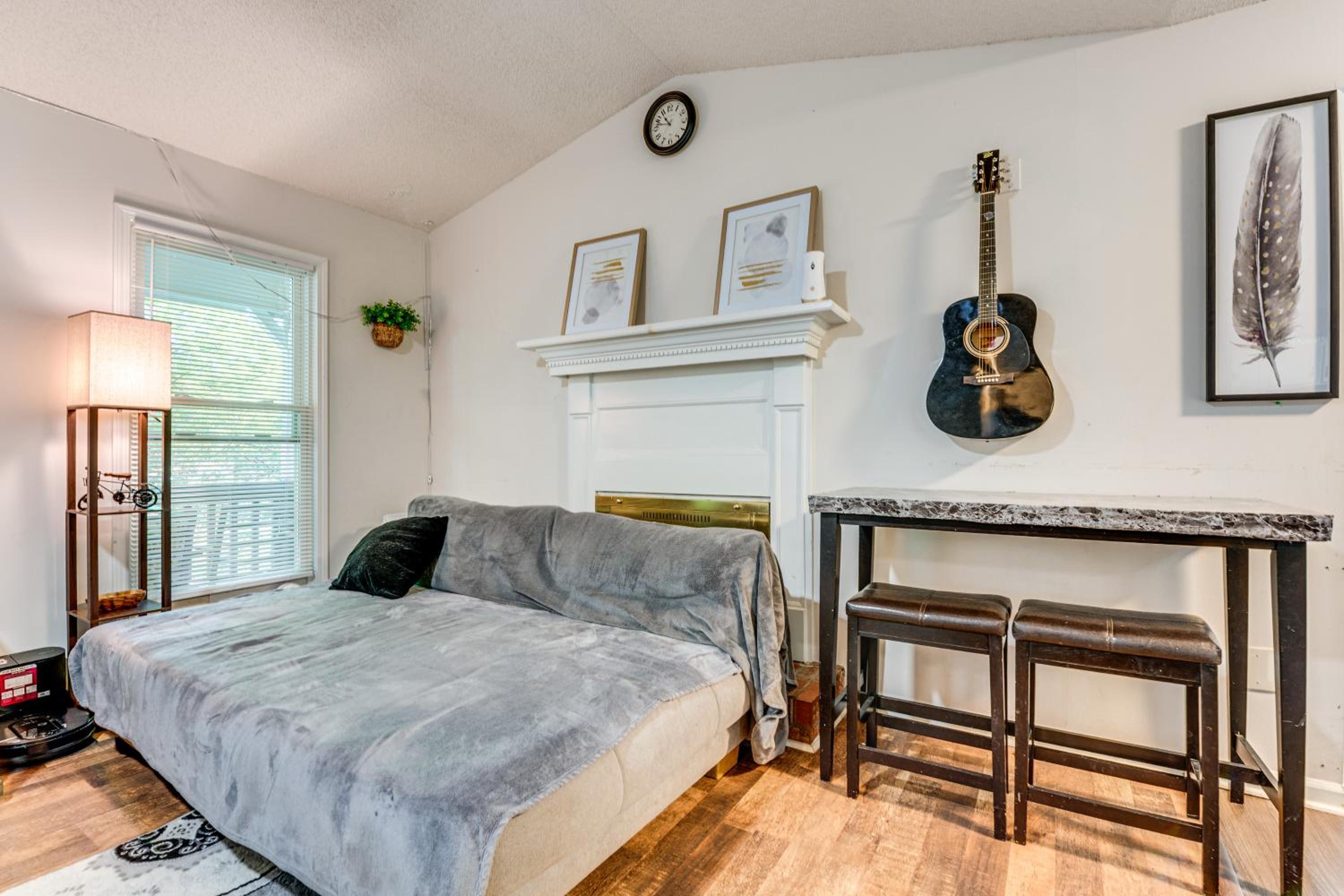 Easy I-20 Access to ATL Suburban Retreat with Yard
