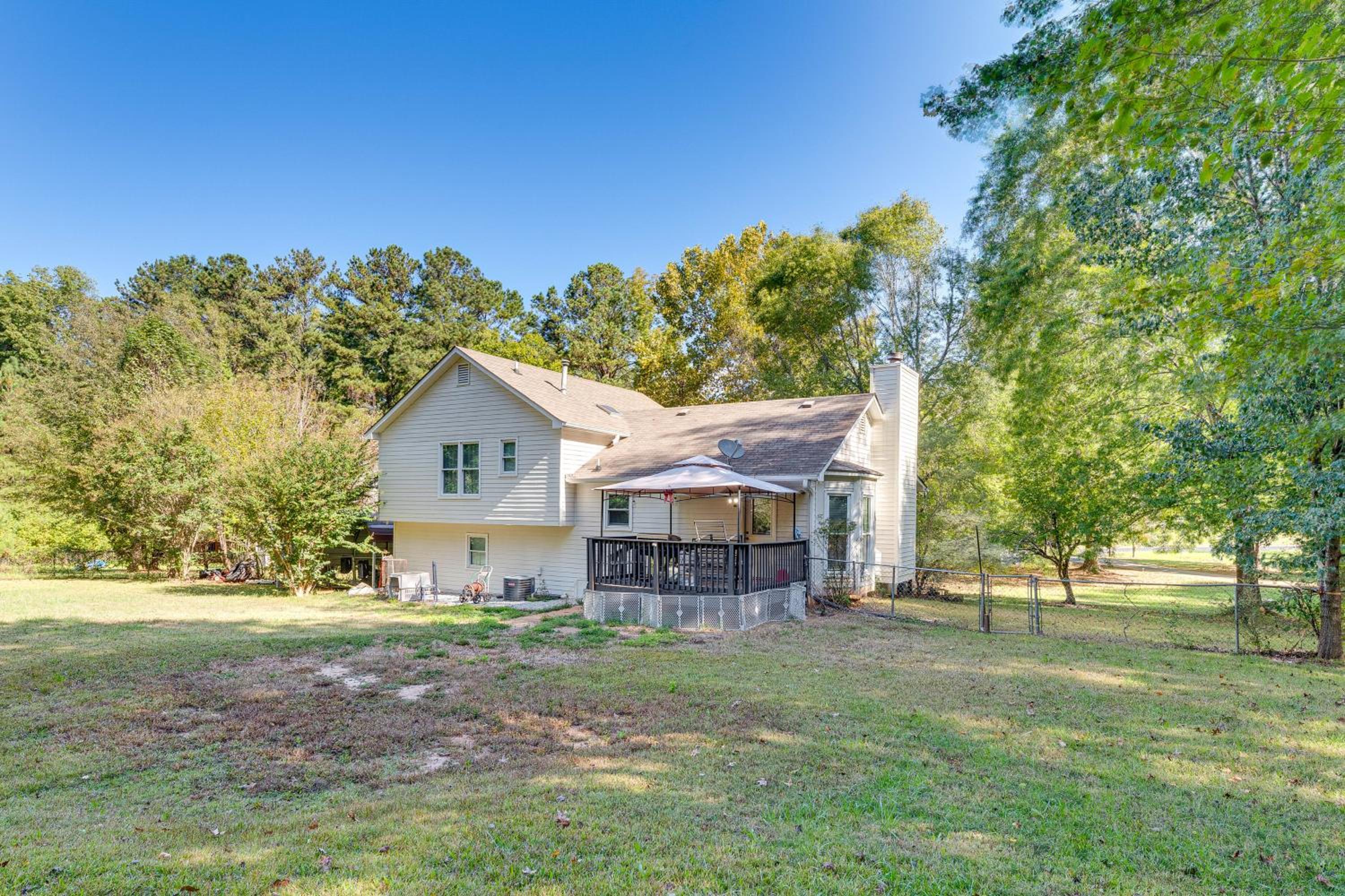 Easy I-20 Access to ATL Suburban Retreat with Yard